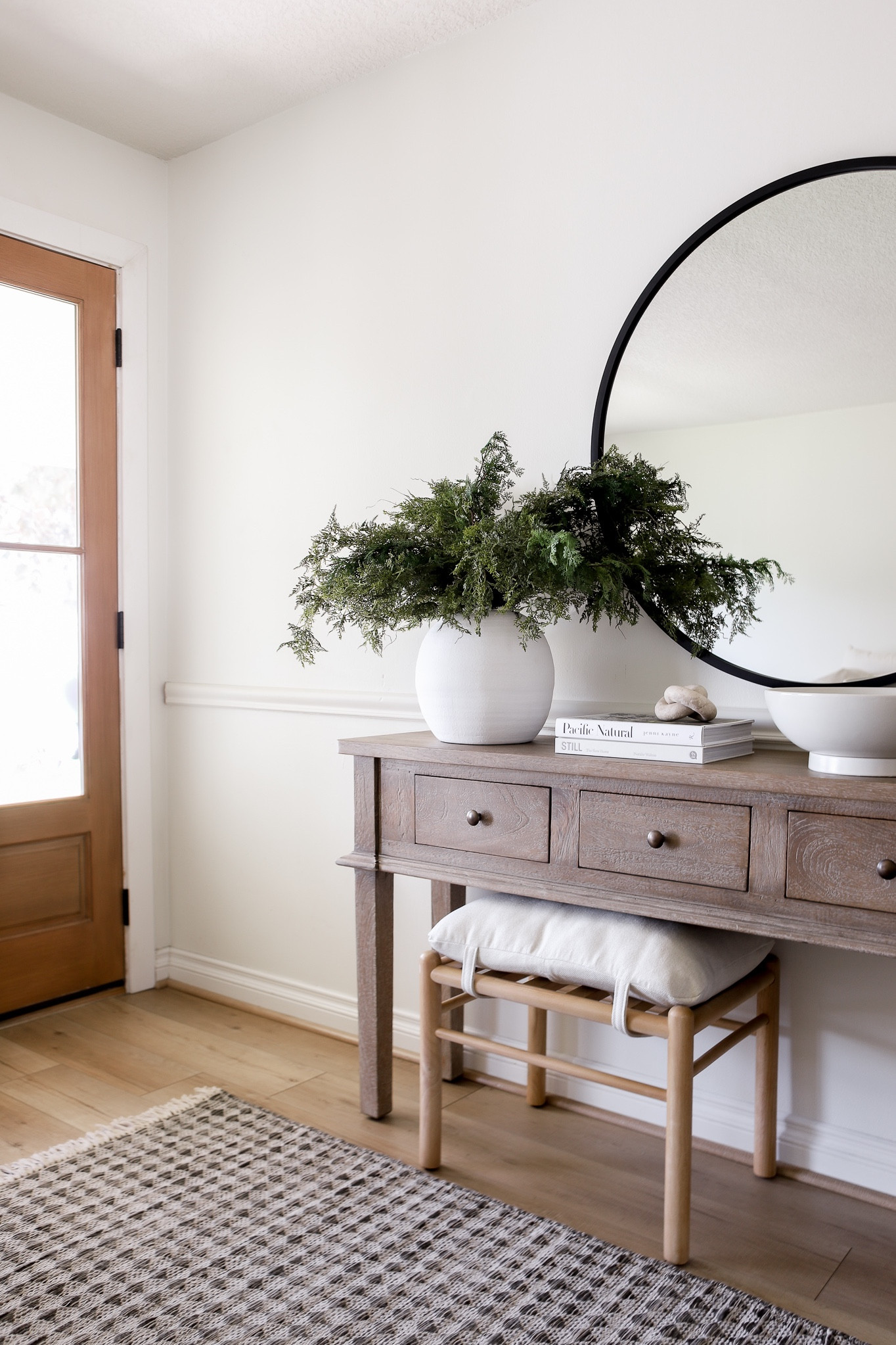 Christmas entryway decor

Holiday decor. Home decor. Interior design. Christmas decor. Console table  

#LTKhome #LTKunder100 #LTKSeasonal