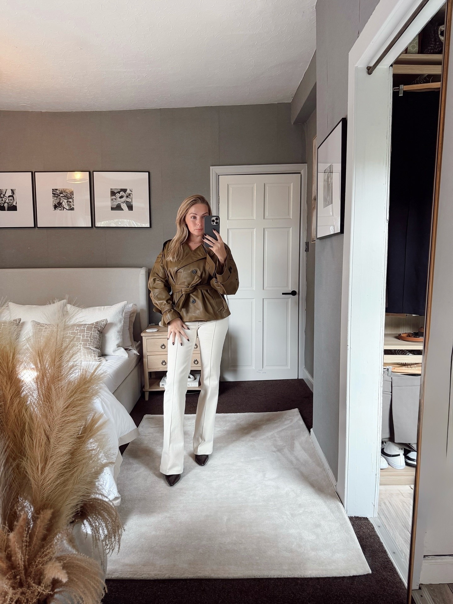 “Autumn leaves and olive dreams.” 🫒🍂

Jacket @allsaints 
Jeans @mango 
Boots @hm 

#allsaints #leatherjacketseason #leatherjacket #bootcutjeans #creamjeans #ankleboots #crocboots #flarejeans #mangojeans #mango #ʜᴍxᴍᴇ #allsaintsjacket #autumnfashion #fallfashion #falloutfit #autumnoutfitideas #outfitinspiration #potd #ootd #leedsblogger #emmaeva #neutraloutfit #neutralstyle #falloutfit #fashionblogger #neutralstyle #blondebombshell @mango @allsaints @hm #olivegreenjacket #olivejacket #leather #fashioncontentcreator #classyfashion