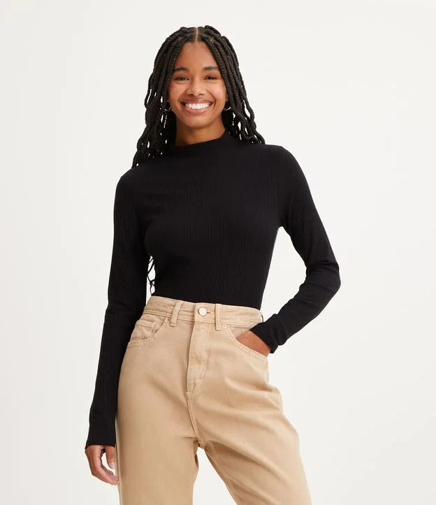 Blusa em Viscose Texturizada com Gola Alta e Manga Longa Preto | Renner (BR)