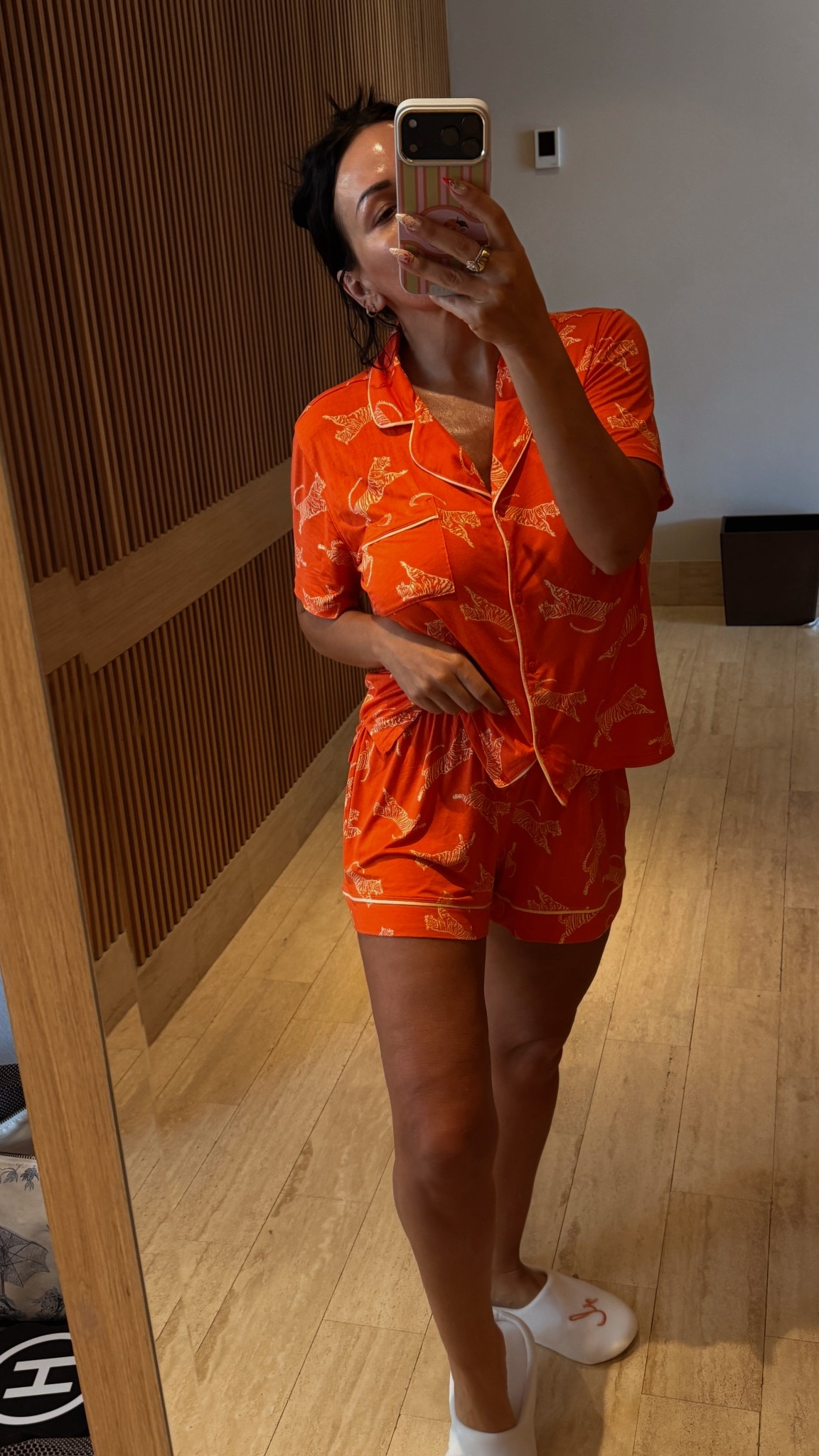 Love this print and bright orange! 

In size sm 