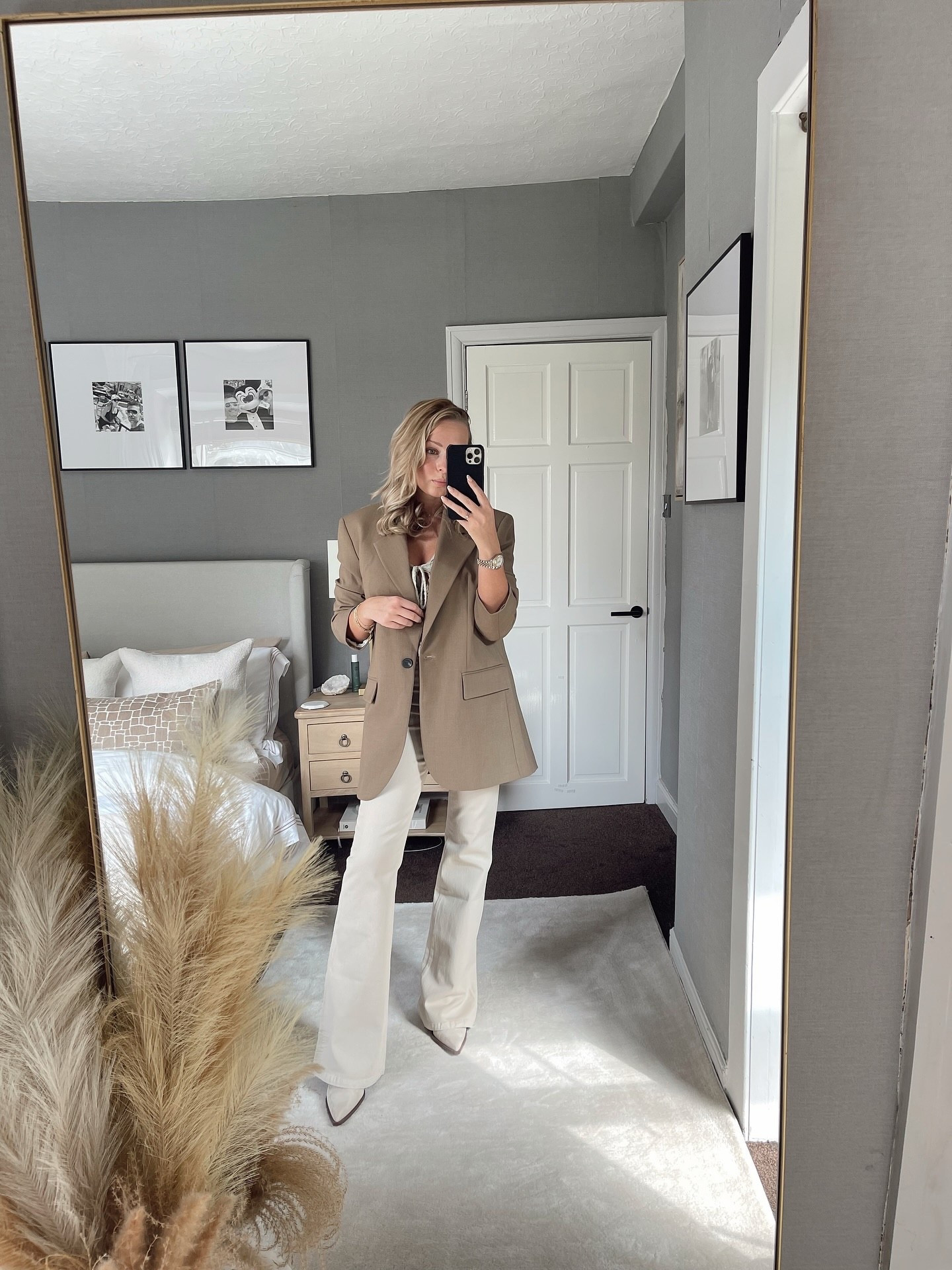 Serving corporate chic…….. but only to the board of my houseplants.

Blazer @zara 
Jeans @mango 
Boots @hm 

#neutrallook #neutraloutfit #bootcutjeans #emmaeva #zara #zaradaily #mango #hm #ʜᴍxᴍᴇ #cowboyboots #westernboots #suedeboots #flarejeans #creamjeans #blondebombshell #boosbabe #ugc #neutralfashion #blazer #zarablazer @mango @hm @zara #smartlook #leedsblogger #affordablefashion #oldmoneystyle #quietluxuryfashion #potd #ootd #elegantlook #outfitinspiration #neutralaesthetic

#LTKuk #LTKstyletip #LTKjeans