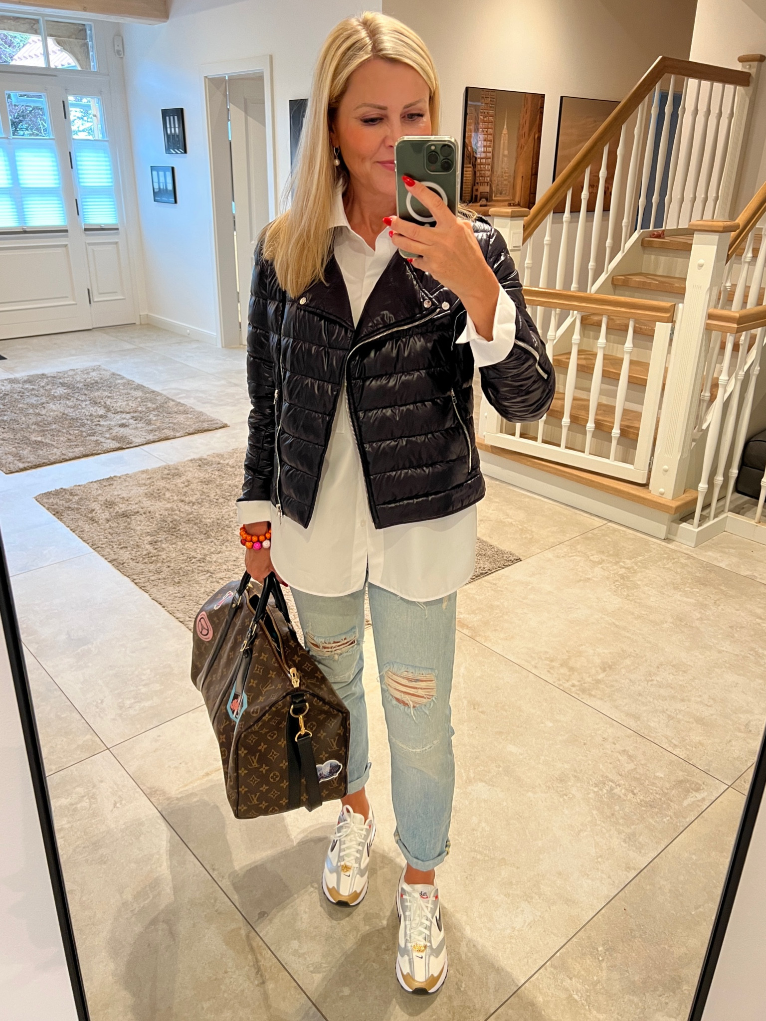 Reise Outfit / Biker Daunenjacke Bluse / Destroyed Jeans 👖 

#LTKSeasonal #LTKshoecrush #LTKstyletip