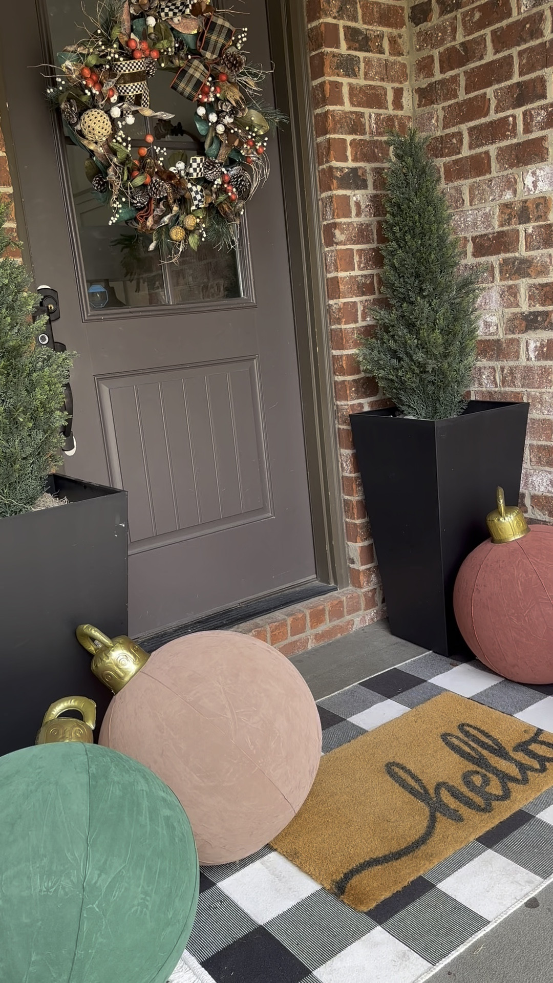 I’m obsessed with these inflatable velvet ornaments! They’re so cute and perfect indoors or outdoors! Holiday decor! 

#LTKVideo #LTKHoliday #LTKHome