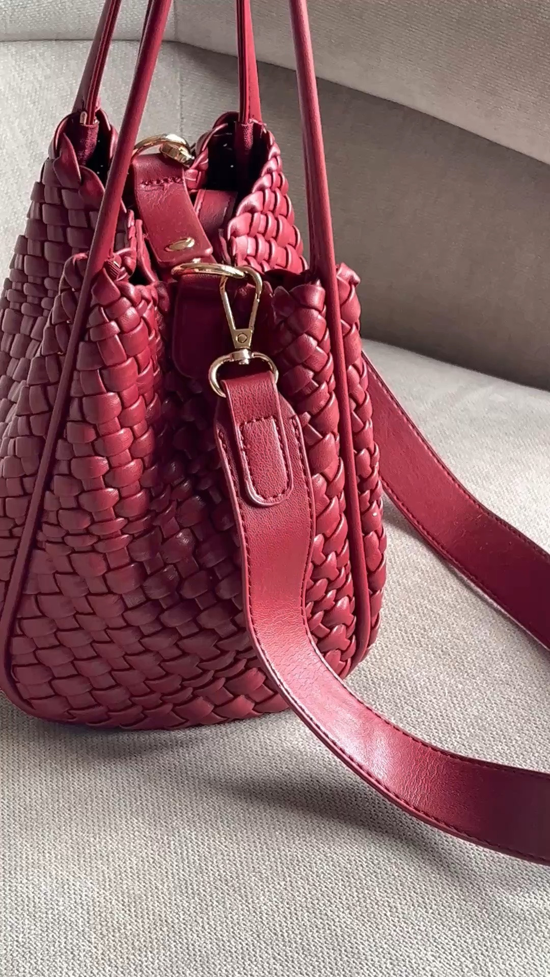 Under $100 and honestly one of the best $100 I’ve spent. 

It’s SO soft and the quality is genuinely better than I expected. I even love the little pouch inside — I use it on its own too, with or without the strap.

I kid you not, this one feels way more expensive than it is.

#LTKootd