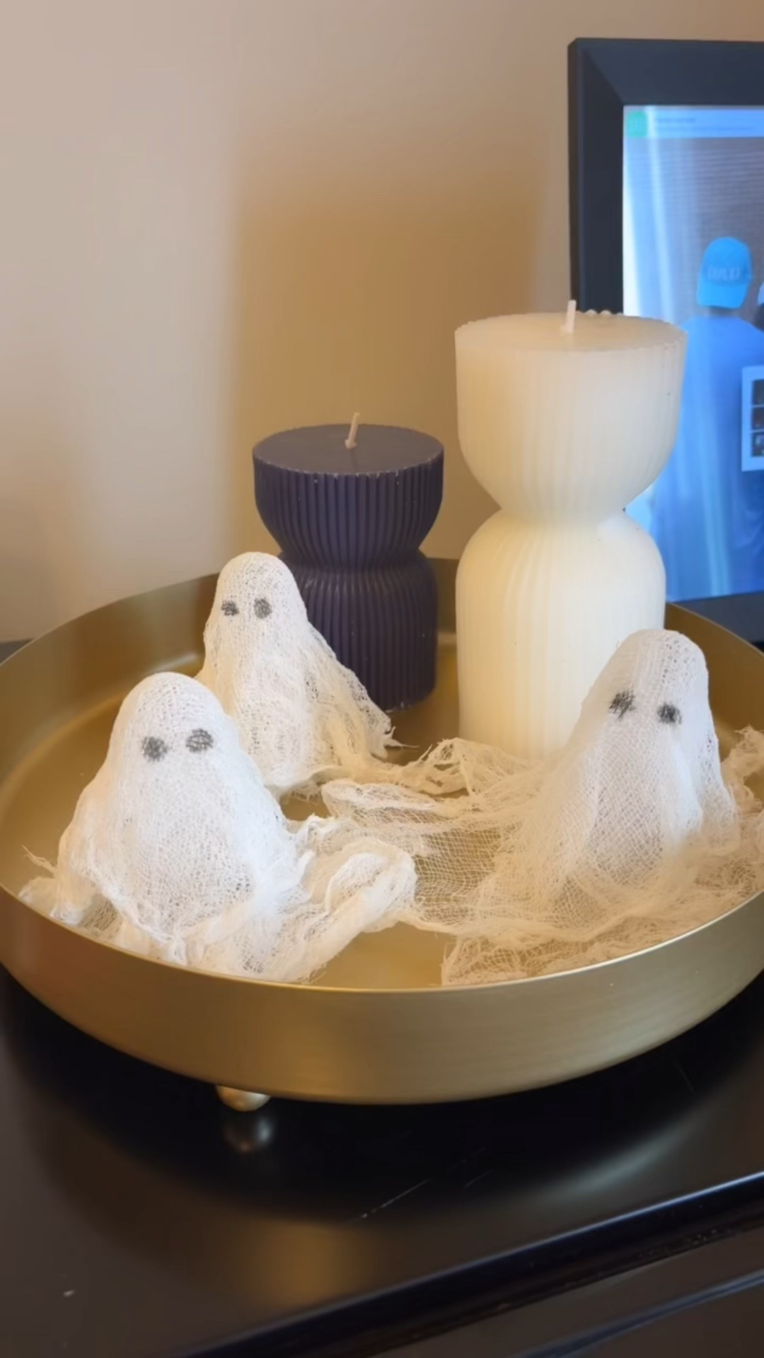I know we are still in Summer, but my mind is like when do we prep for Halloween?

Super simple under $10 ghost DIY. I could have made 30 ghosts with the supplies I had but I just needed 3 for my corner area.

#DIY #halloweeenDIY #halloweendecor #simpleDIY  