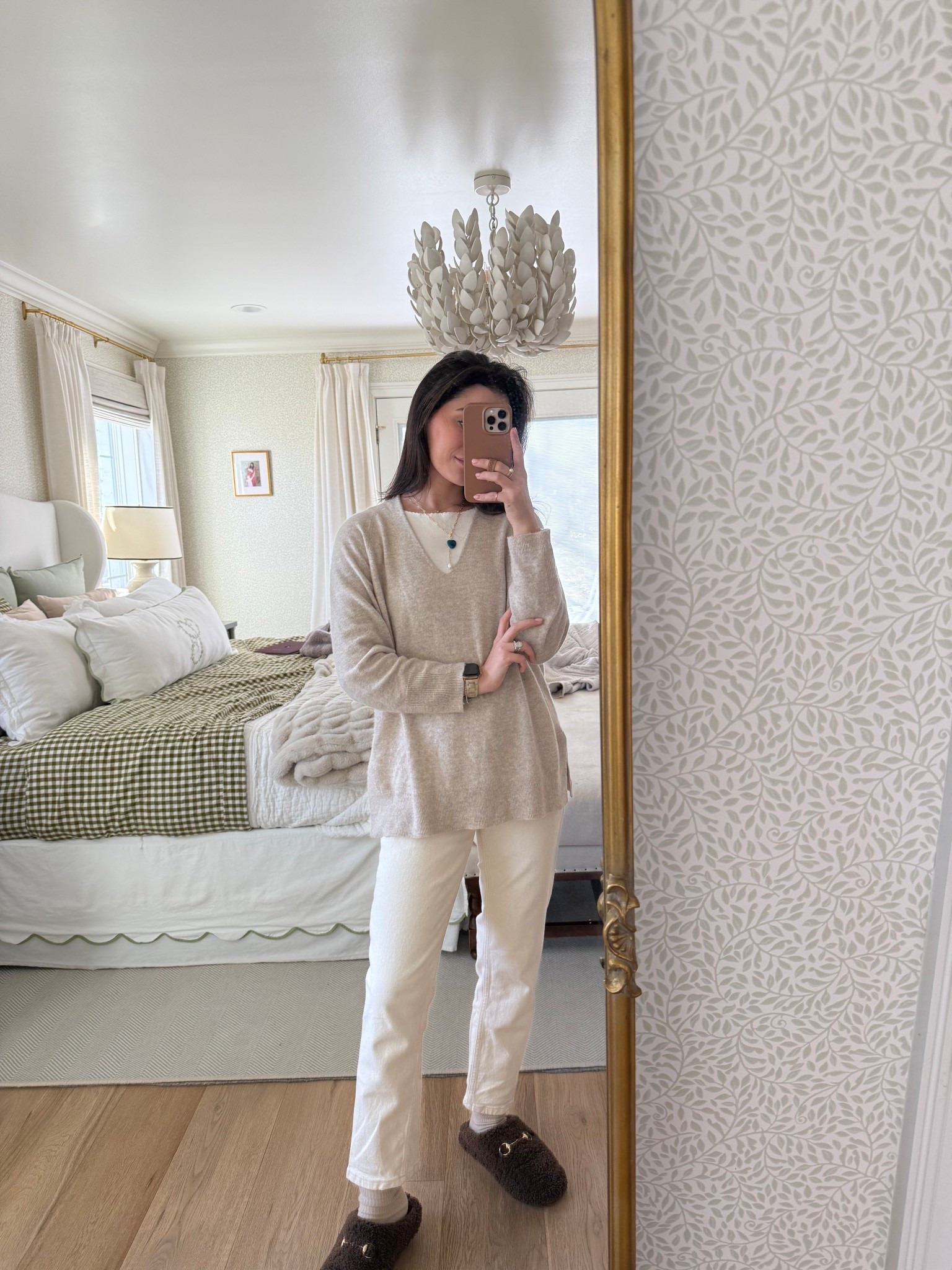 Another neutral, cozy fit I love to wear around the house 🤍🧸

#LTKmomlife #LTKootd #LTKdayinmylife
