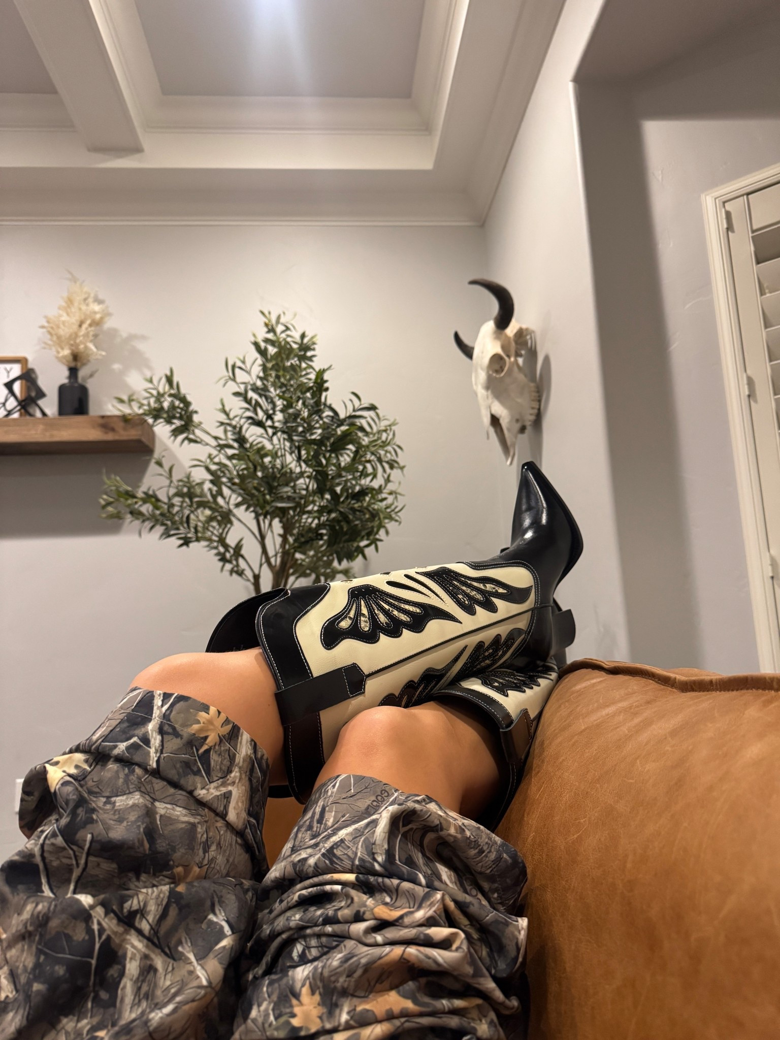 A moment for the boots 👢 