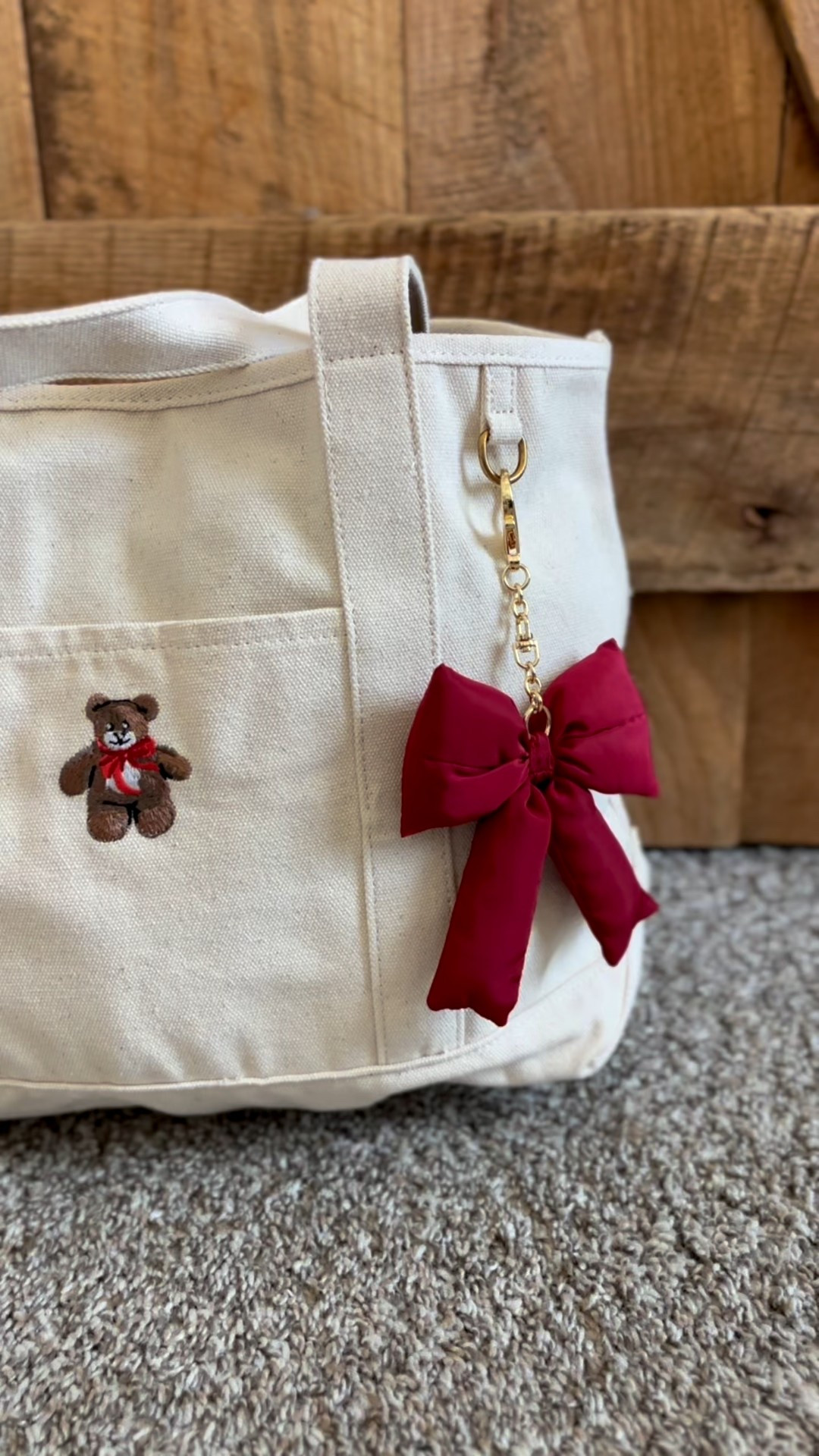 Adorable gift idea! This teddy bear canvas tote paired with this red bow keychain is just so sweet! 



#LTKGiftGuide