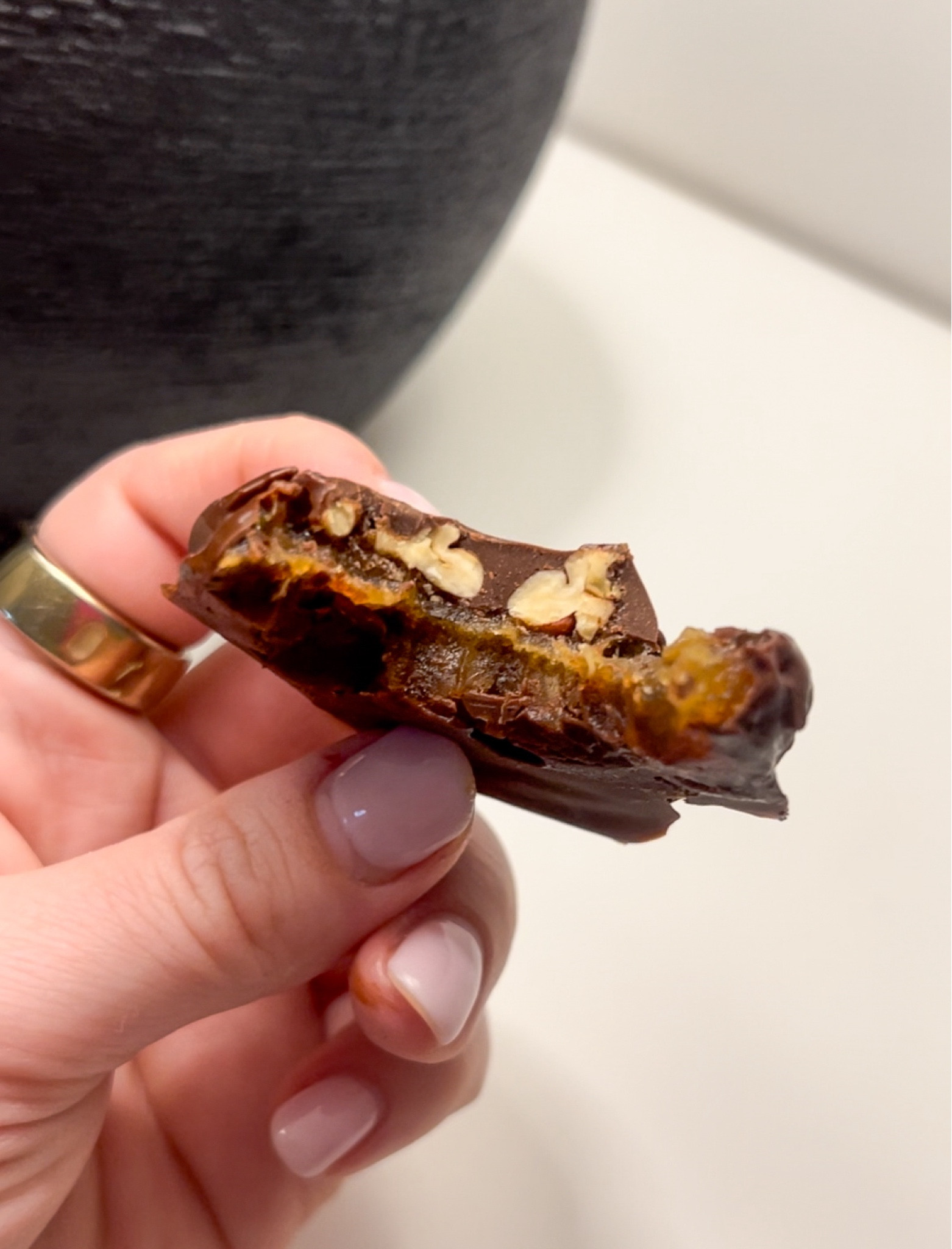 Healthier turtles


10 pitted soft dates
1/2C pecans
1 tsp vanilla extract
1 tsp sea salt
1C dark chocolate 


1. In a bowl mash together soft dates, vanilla and sea salt until it has turned into a paste
2. Place  spoonfuls onto a lined baking tray
3. Press pecans into each date patty
4. Place in the fridge to harden
5. Melt your chocolate, dip each patty into the chocolate, sprinkle with flakey sea salt and place back in the fridge until solid

