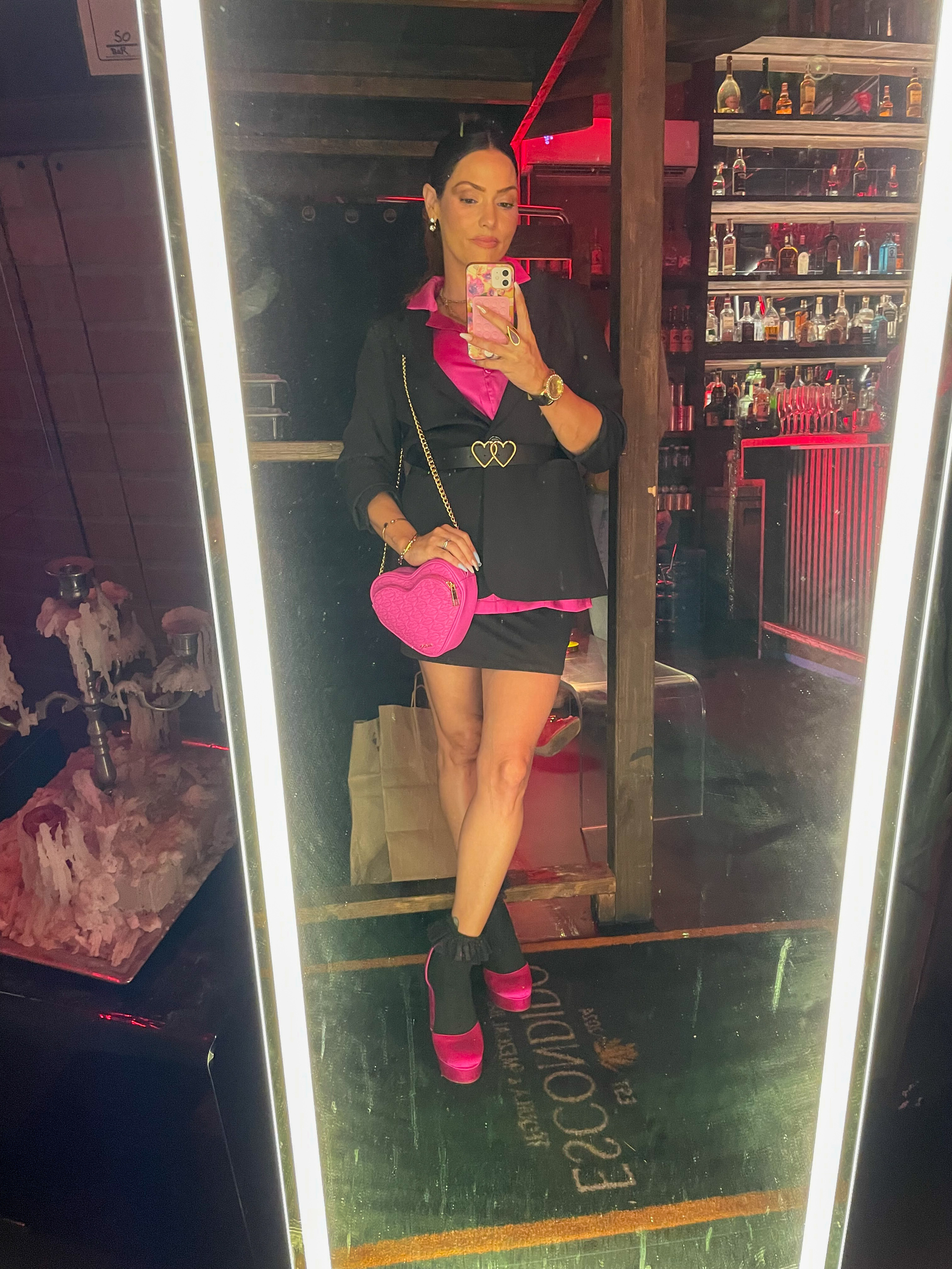 Girls night out outfit in black and pink 

 