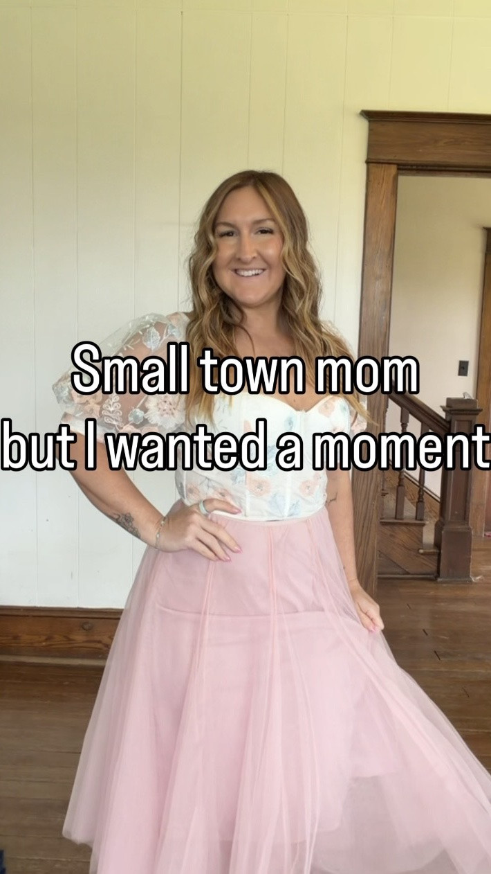 POV: small town mom life… but I still wanted a little main character moment ✨🖤
Turns out tulle skirts make errands feel a lot more fun.

Because being a mom doesn’t mean I stopped loving the extra details 🤍