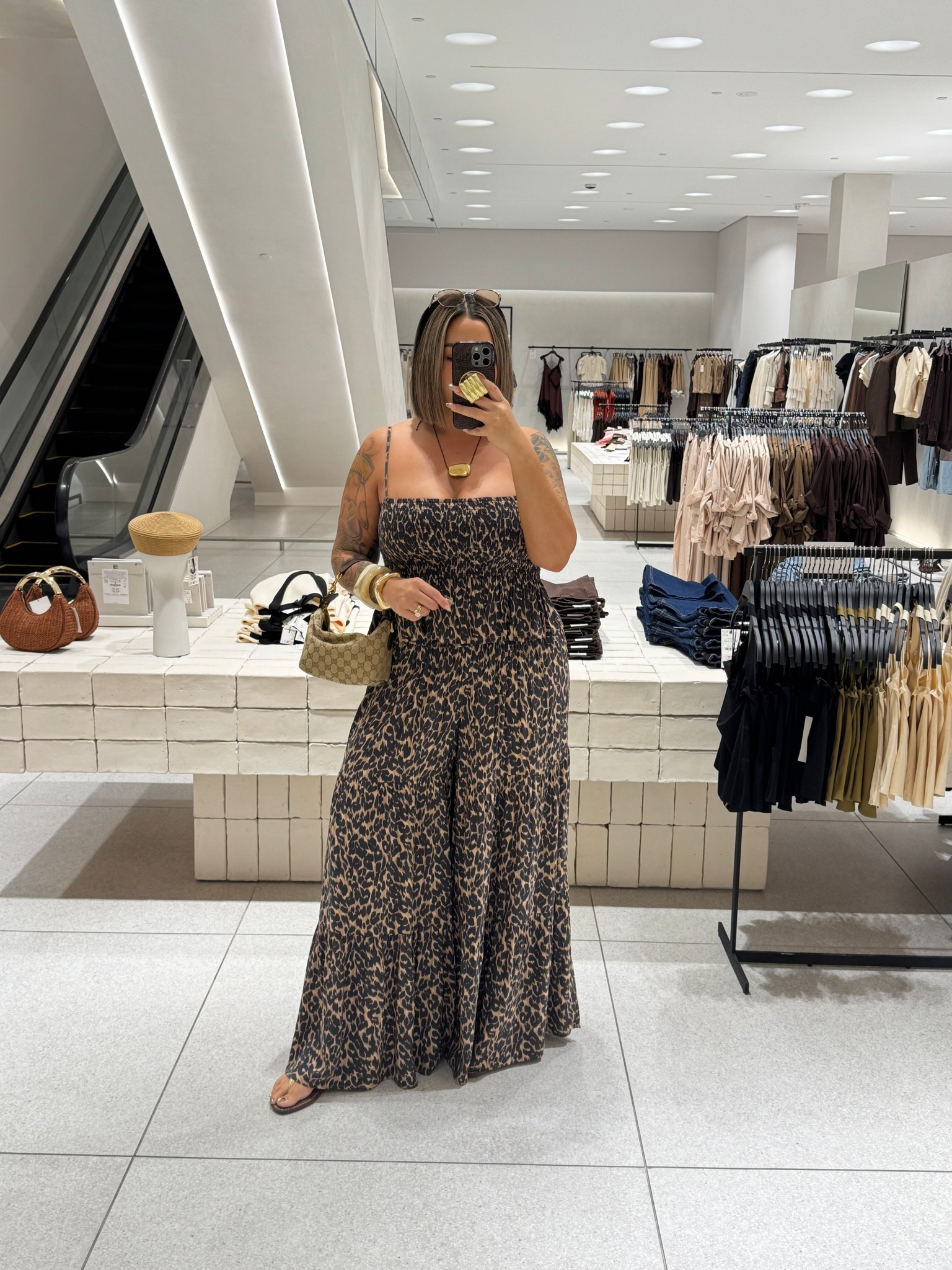 Top L 
Pants L long 
Try using code APPYDAYS30 this weekend to save extra 30% off 