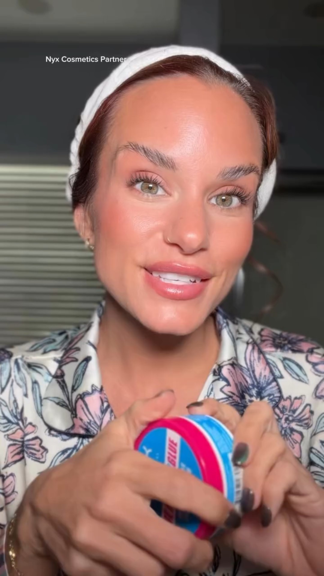 Makeup meltdown, but make it gentle 😌✨ The NYX Face Unglue Cleansing Balm melts everything off while keeping your skin soft and hydrated. Shea butter, jojoba oil, vitamin E—and up to 24HR hydration? Clean skin without that tight feeling.

💬 Comment “unglue” and I’ll DM you the link

#TayBeckerBeauty #TayBecker
#nyxcosmetics #cleansingbalm #charlestonbeauty momstylevibes reellife skincarefinds