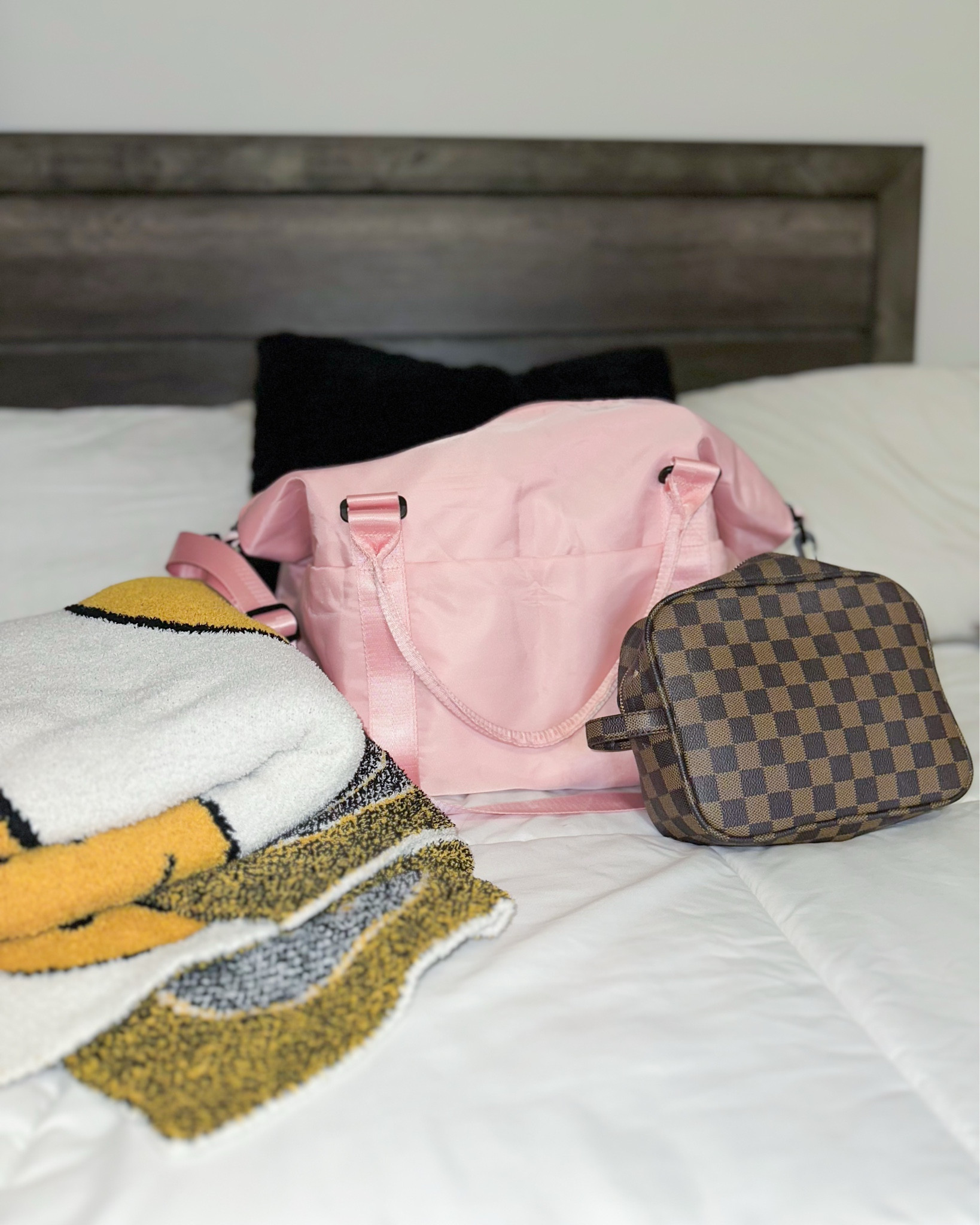 As an experienced mom of 4 and soon to be 5. I have pretty much perfected what I used the most, didn’t use, loved and disliked in my hospital bag to give birth. 

#LTKFindsUnder50 #LTKBump #LTKmomlife