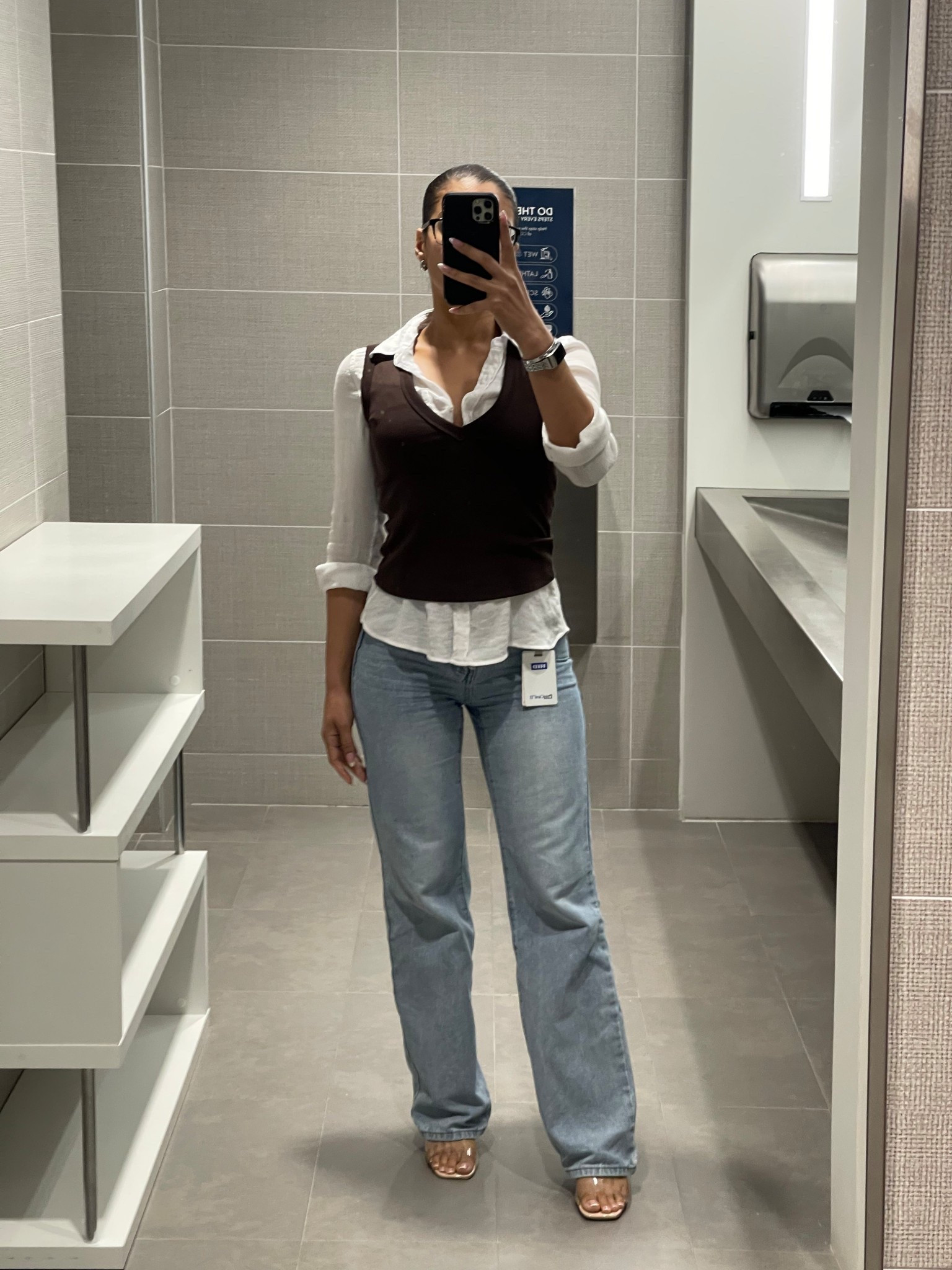 I thought this was giving teacher, my man said it was giving pilgrim, idk you tell me 🤎🤍💙

Brown V Neck Top : https://www.zara.com/share/v-neck-top-p04174319.html?v1=468863757&utm_campaign=productShare&utm_medium=mobile_sharing_iOS&utm_source=red_social_movil

Jean : https://thatssofetch.com/products/marcus-low-rise-jeans-blue-1#LTKNYFW

#LTKPetite #LTKWorkwear