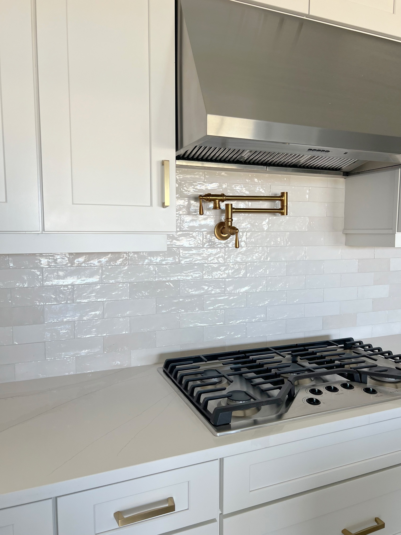 So in love with my new backsplash! Can you believe this is from Home Depot! 


#backsplash #kitchenbacksplash #homedecor #neutraldecor #walltile #kitchendecor #thehomedepot 

#LTKhome