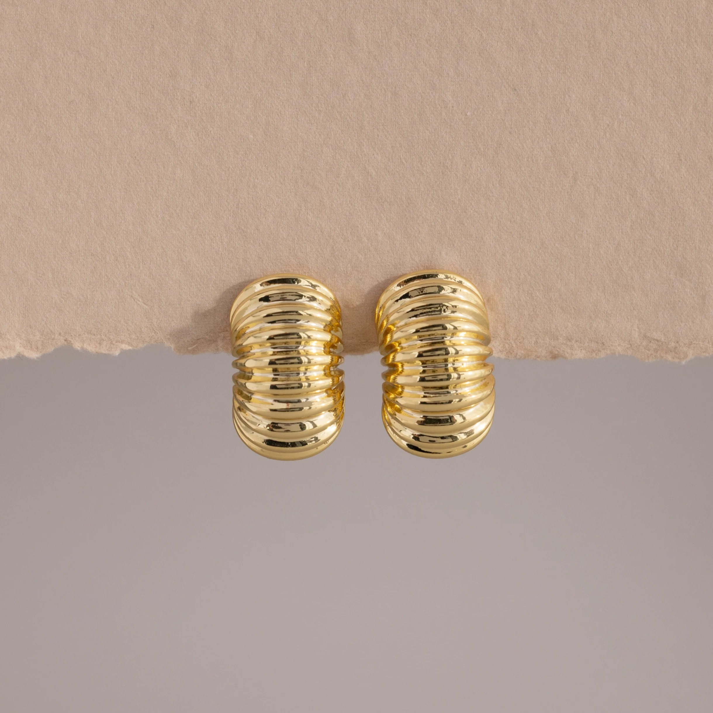 Bold Chunky Ribbed Hoop Earrings in 18K Gold | Caitlyn Minimalist | Caitlyn Minimalist