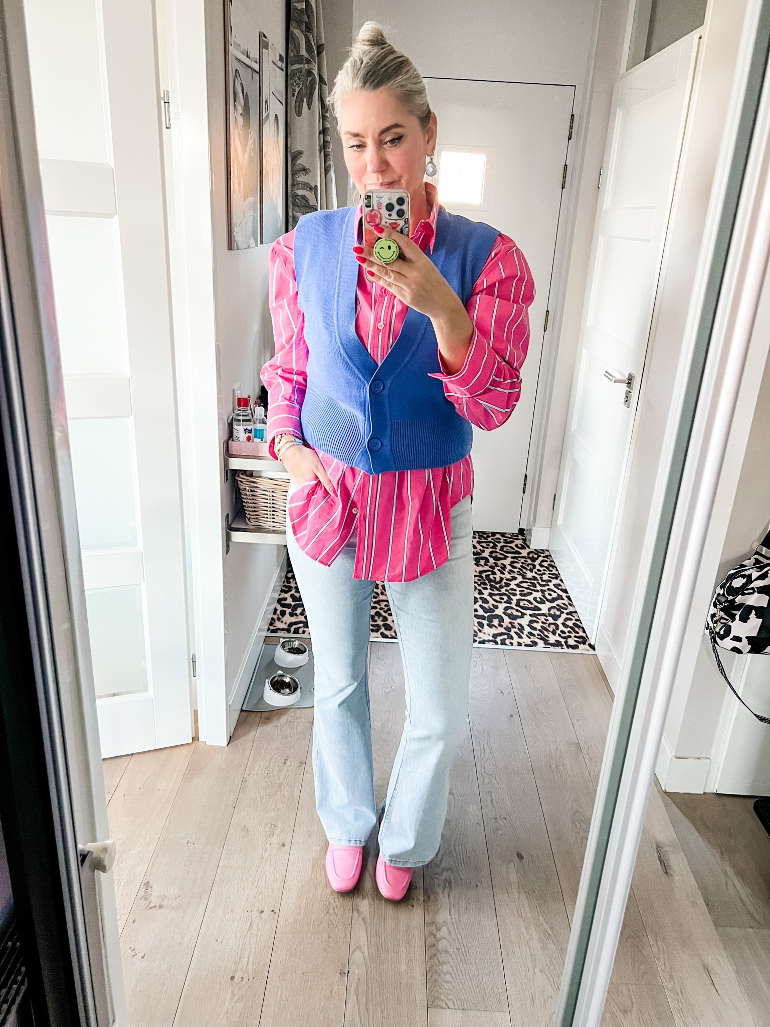 Ootd - Wednesday. Light blue flared jeans (Norah, 40), pink striped shirt (Zara), sky blue knitted vest (Norah, 38) and pink loafers. 



#LTKnederlands #LTKeurope #LTKspring