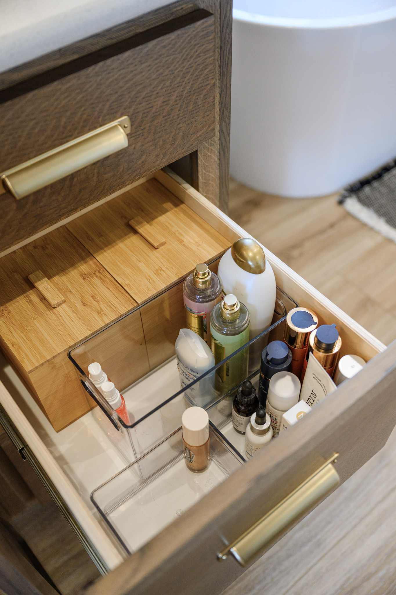 Bathroom drawer organization! I use the bamboo organizers to store my disposable face towels and my washable makeup remover pads.

#bathroomdrawer #drawerorganization #bathroomdrawers #bathroomorganization