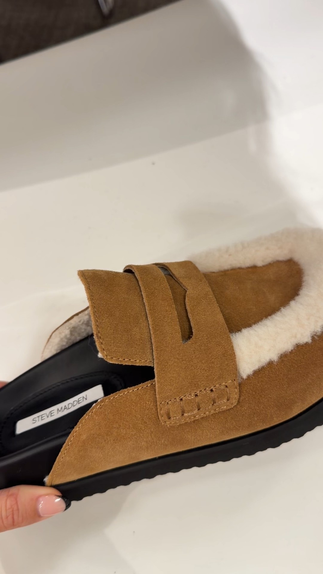 These Steve Madden faux fur lined slide on mules from Nordstrom are so cute! 

#LTKHoliday #LTKFindsUnder100 #LTKGiftGuide