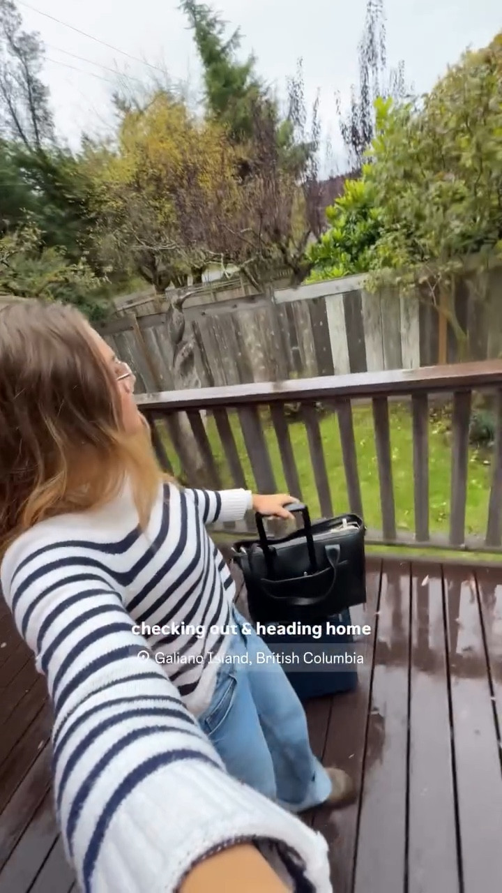 leaving one island to go to another 🫶🏼 

#islandlife #autumninspo #sundaymood #dayinthelife #autumnaesthetics #fallvibes