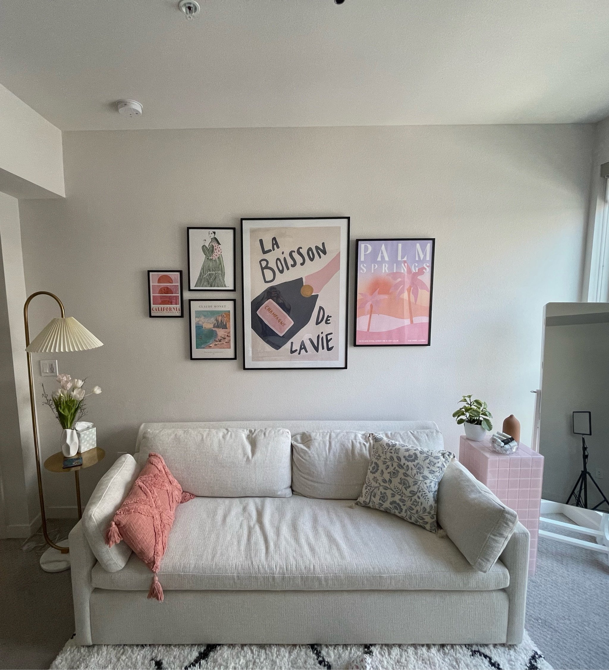 Office decor/ essentials! 💕