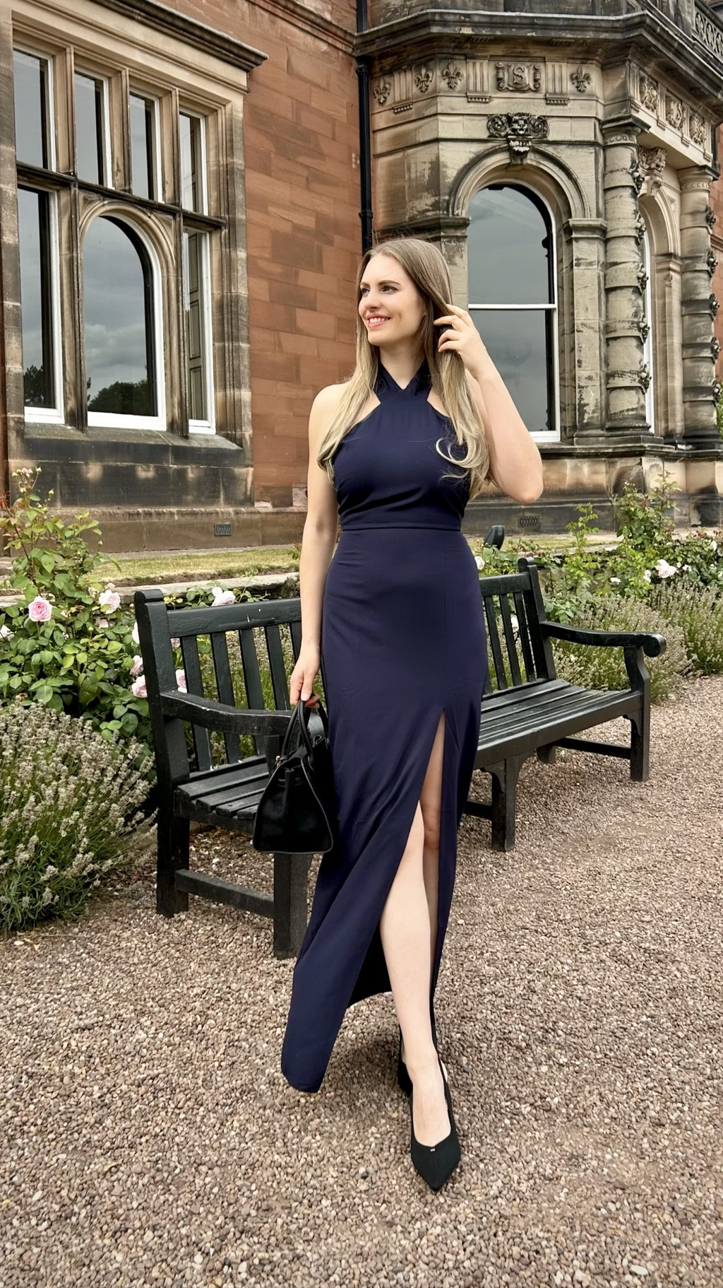 Elegant dress 🌹 by @vsprofficial AD Code LOTUS-VSPR for 15% off ✨
Heels by @cosyisland_official AD 
Bag by @sinbono_official AD

#occasiondress #england #castle #fashion #vintage