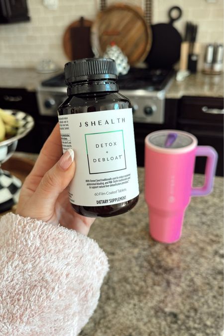 detox & Debloat pills @jshealth / use code: PEYTON15 for 15% off SITEWIDE! 

I take them as needed (usually 1x per day) after my largest meal!

#LTKStyleTip #LTKBeauty #LTKFindsUnder50