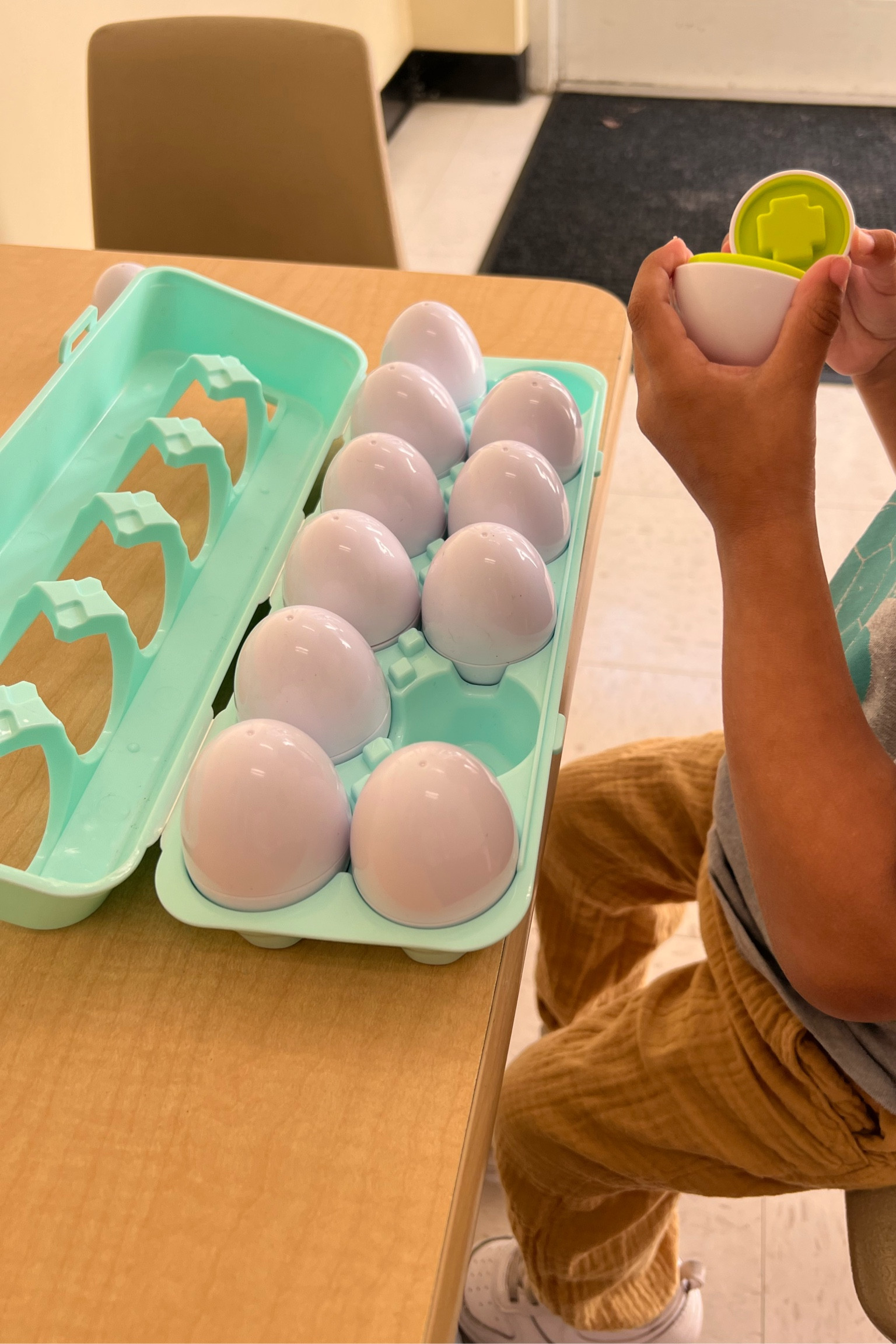 Pull apart matching eggs
- Hand strength
- Color recognition 
- Shape recognition
- Visual motor skills
- Bilateral coordination

#LTKbaby #LTKkids #LTKSeasonal