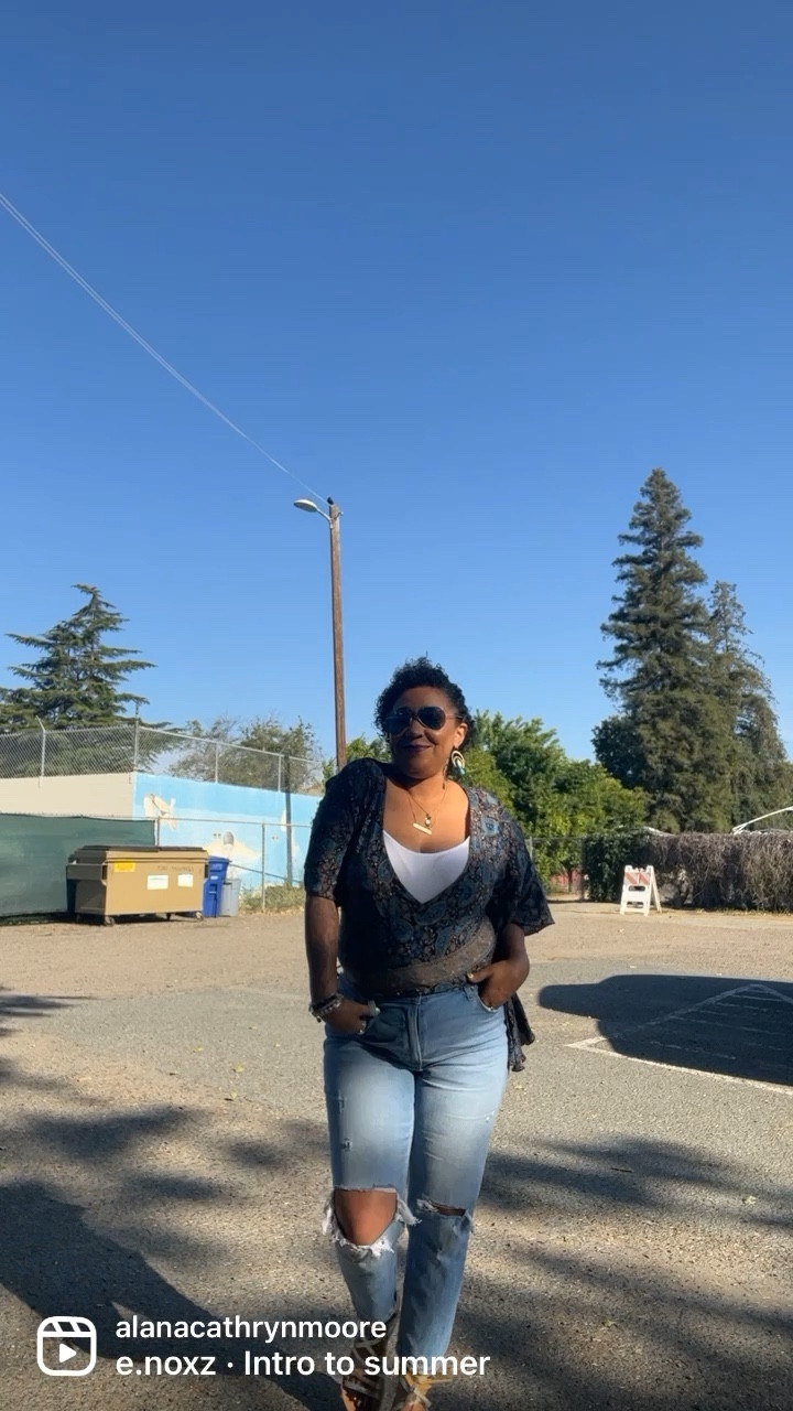 Summer Boho Outfit. I got the top from a small. boutique but I found something similar for you.  #summeroutfit #boho #bellesleeve 