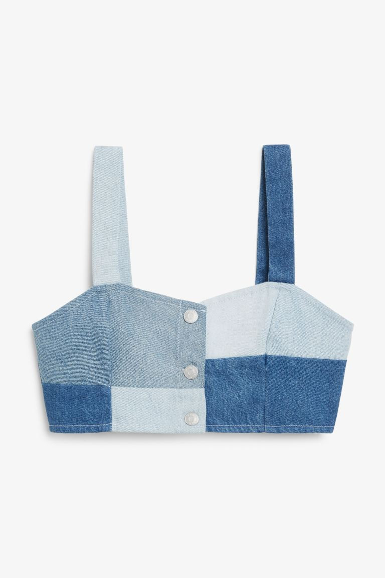 Kurzes Denim-Trägertop mit Patchwork | H&M (DE, AT, CH, NL, FI)