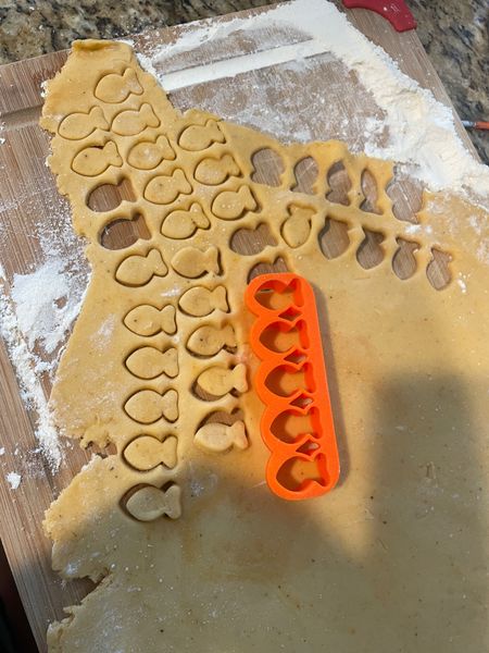 I’ve been in my homemade era for the last two years, but it’s my first time making goldfish and this cutter makes it so easy! 

10/10 recommend!🙌🏽
#HomemadeFood #HomemadeGoldfish #GoldfishCutter #Baking #MealsWithMadisynn #AmazonFinds #LTKkitchen

#LTKfindsunder50