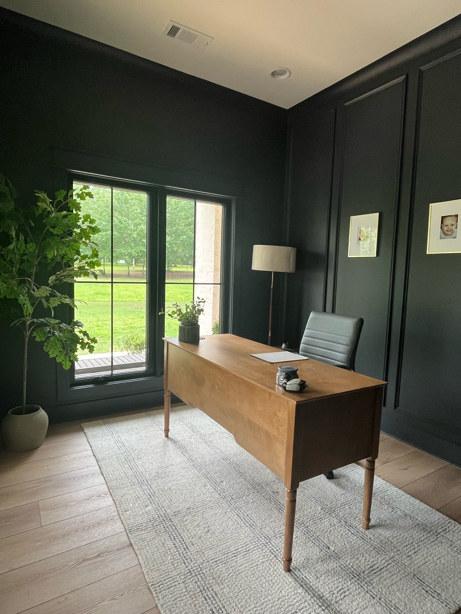 Office design, classic and simple. 