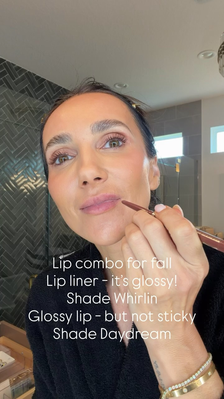 Lip combo gor fall, lip liner shade whirlin, glossy lipstick shade daydream