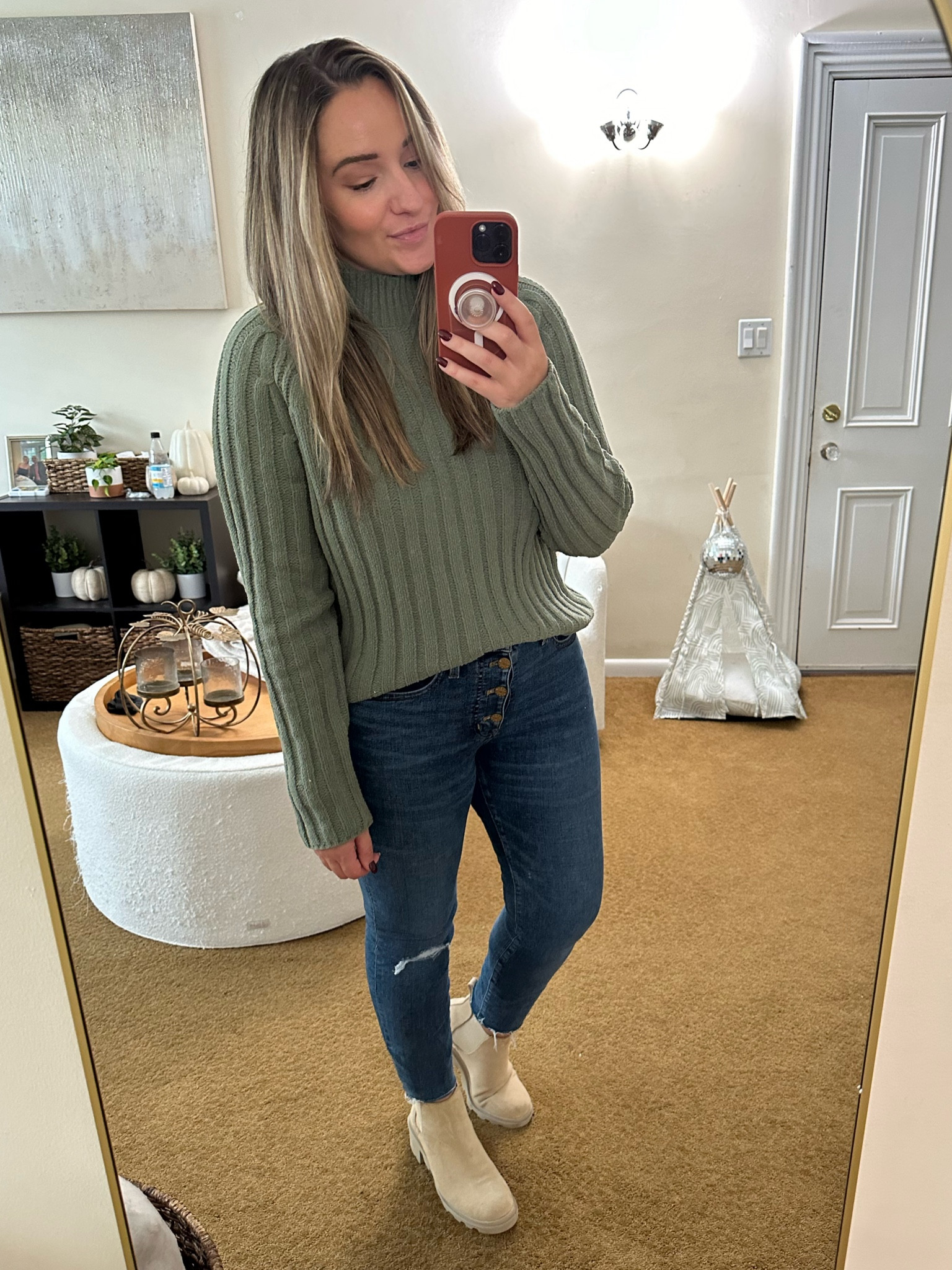 Cozy chenille sweaterr

#LTKSeasonal #LTKHoliday #LTKfindsunder50