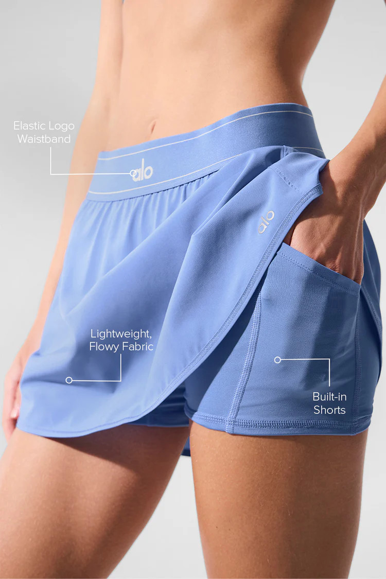 Model is 5'7.5” wearing SModel is 5'7.5” wearing SWearing Size SmallModel is 5'7.5”, with a... | Alo Yoga (US)