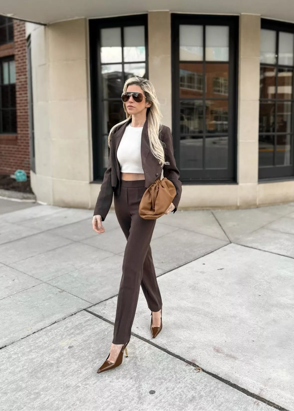 Dark Brown Capri Pants Outfits (2 ideas & outfits)