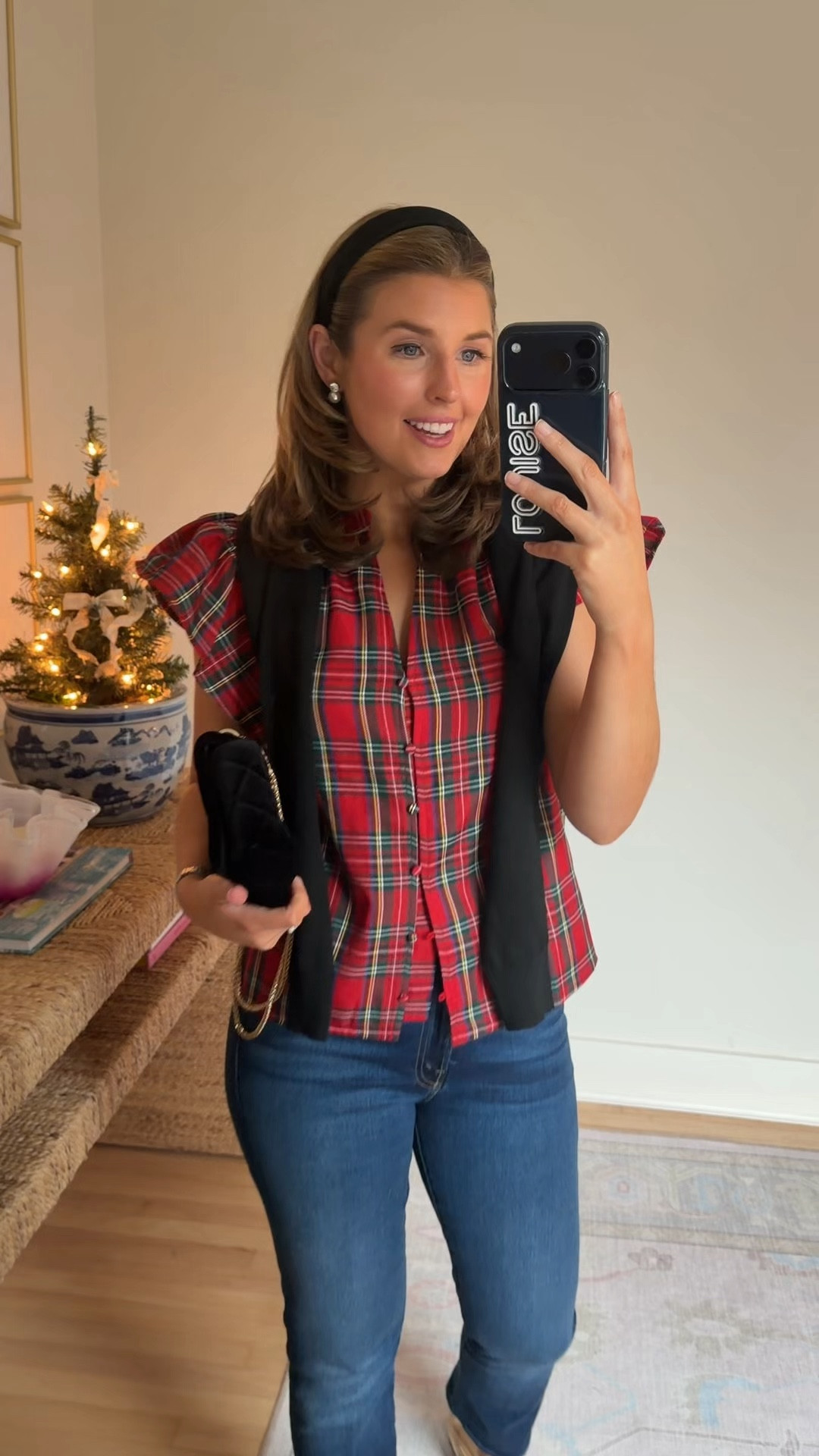 Dressy casual outfit idea for the holidays! Wearing an XS in top and 26 in jeans 