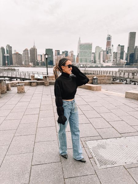 May have had to miss all my NYFW shows this season, but this mama is all about wearing the chic ‘fits whenever I manage to leave the apt 😎 No caption needed for this fun bubble sweater + embellished denim from @willowchicboutique ✨👖 Shop via @shopltk & get 20% off with code THELIVSTYLE 🖤
