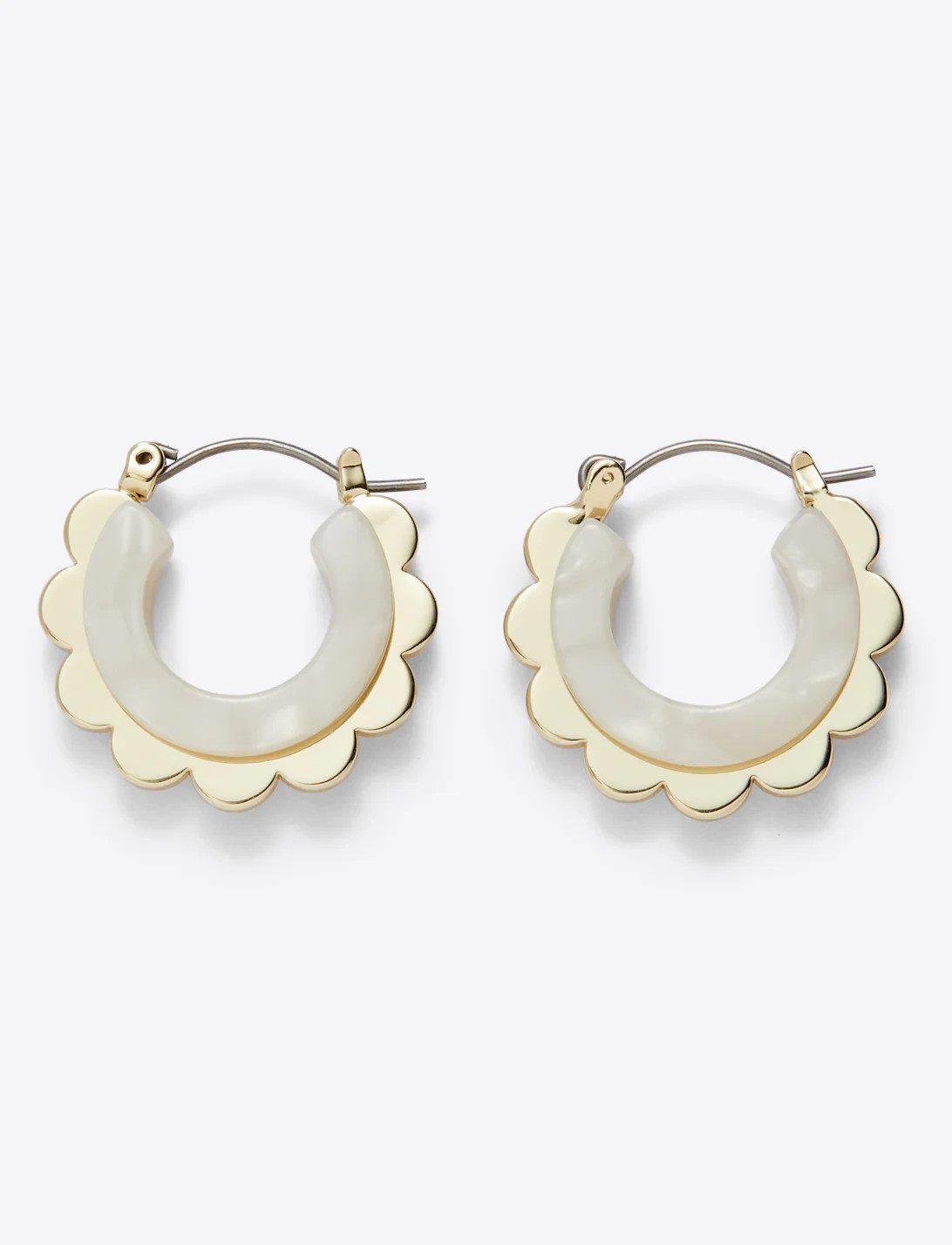 Scallop Hoop Earring | Draper James (US)