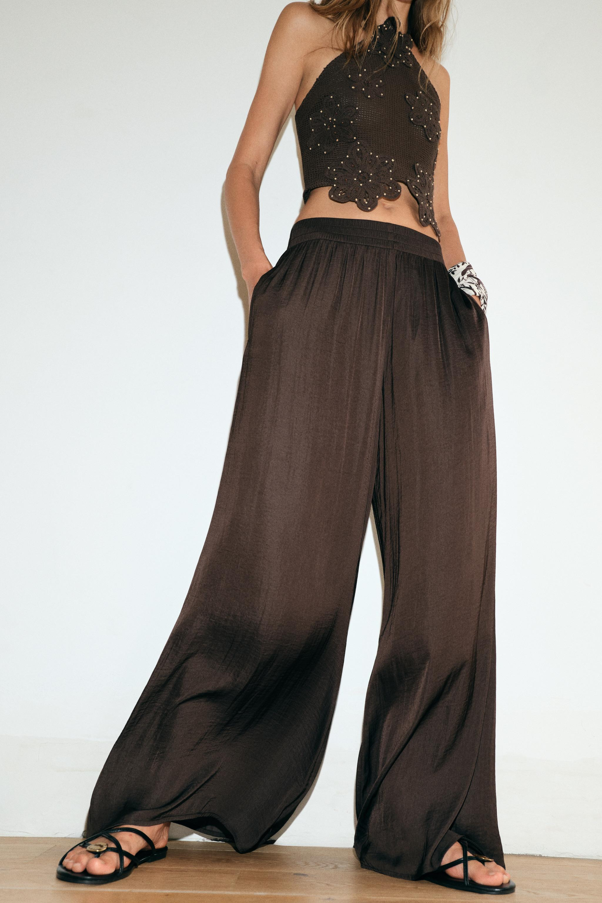 High-waisted pants with elastic waistband and front pockets. Wide leg. | Zara US