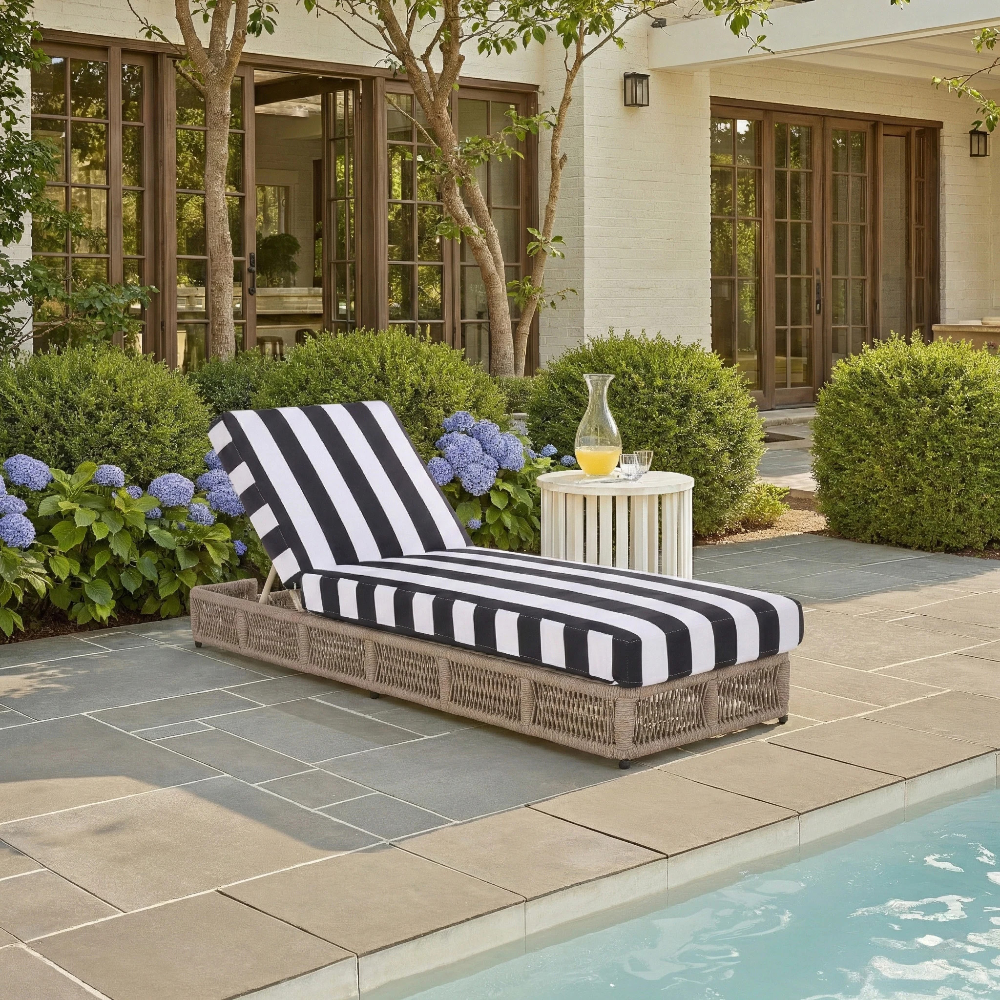 SAFAVIEH Outdoor Tinna Sun Lounger - 75"W x 25"D x 13"H - Heather Tan/Black Striped | Overstock
