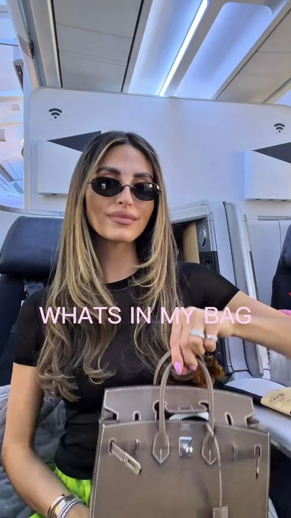 What’s in my Hermes (multiple!) airport bags #whatsinmybag #whatsinmyairportbag #hermesminikelly #whatsinmybirkin #birkin25etoupe

#LTKTravel