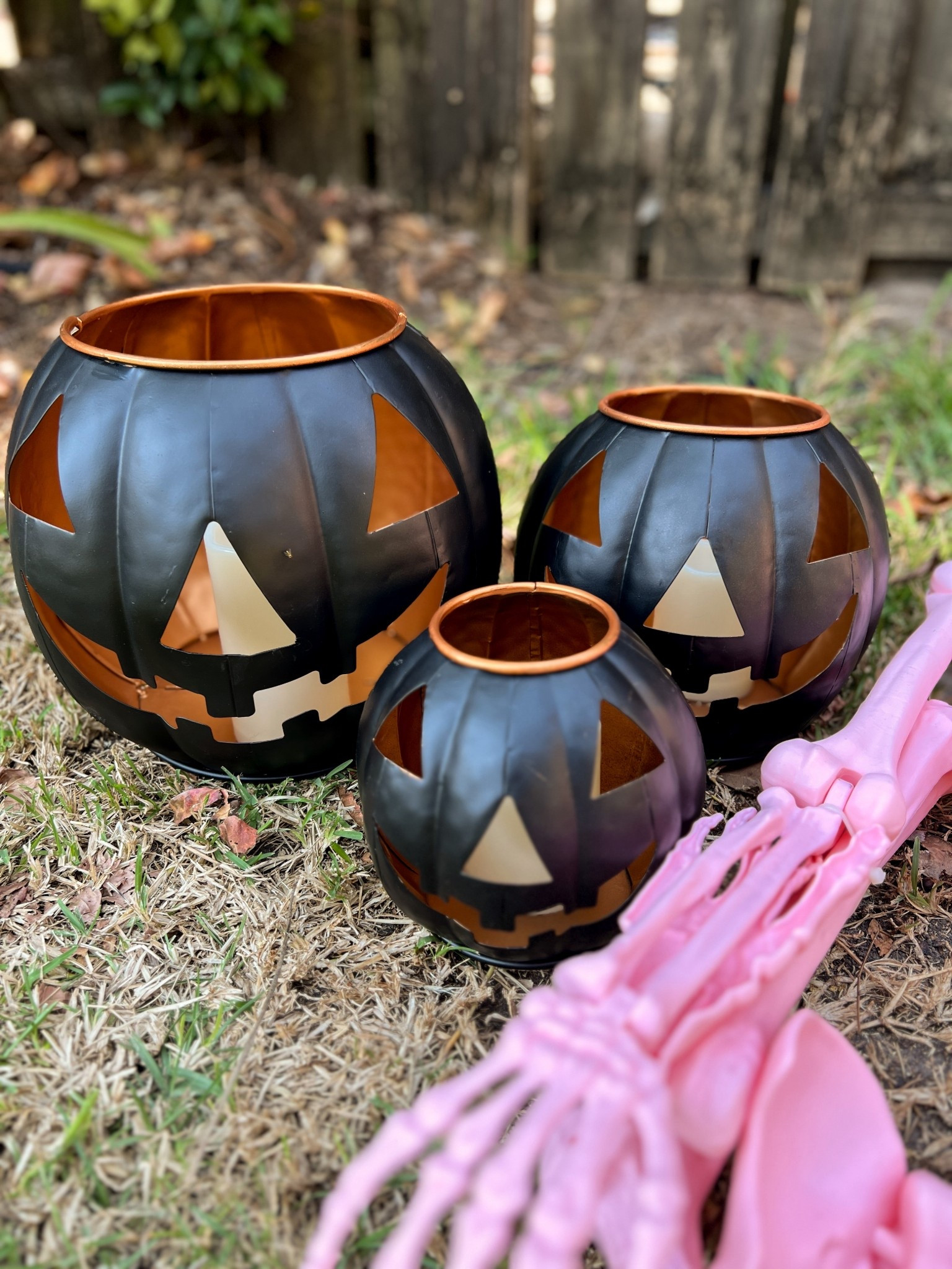 ✨ Add a little spooky sparkle to your Halloween décor with the Member’s Mark Pre-Lit Black Metal Jack-O-Lantern Set 🎃🕯️ This set of 3 comes with LED candles that give off the perfect flickering glow—no mess, no worry, just all the cozy haunted vibes. Stack them together for a statement piece or spread them out around your porch or home for festive charm!
#HalloweenDecor #LTKSeasonal #FallFavorites #SpookySeason #LTKHoliday #LTKHome

#LTKSeasonal #LTKHome #LTKHalloween