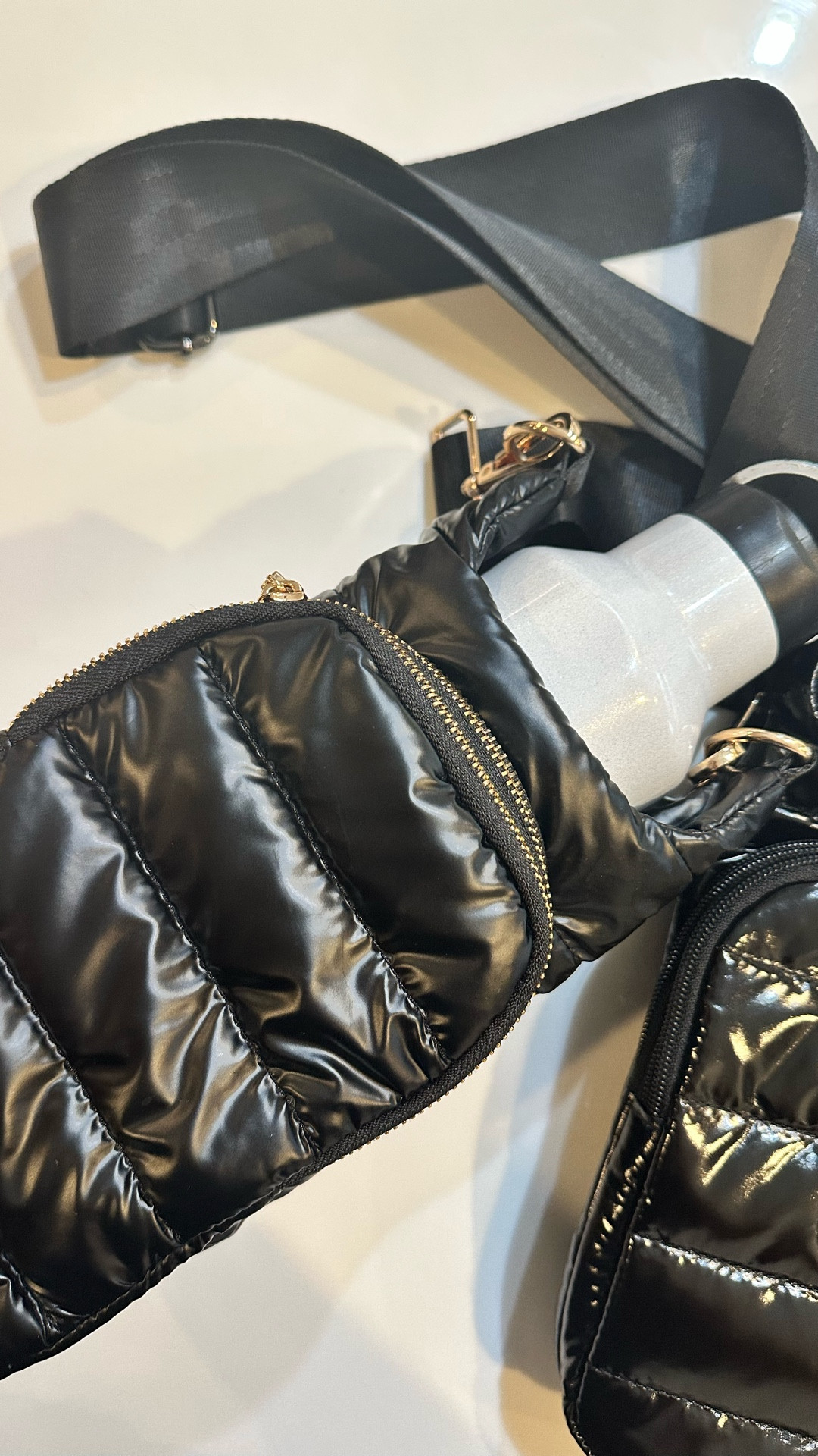 My go-to bag for literally everything — it even fits my water bottle. 👜 Practical, perfectly sized, and so cute I can’t stop carrying it.
🖤Black in black is my fav but they have so many fun colors too! #Wanderfull 

#LTKActive #LTKStyleTip