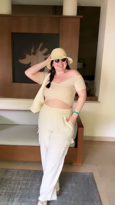 Midsize size 12/14 vacation outfit from Aerie! Another look I wore while on vacation last week in Costa Rica! Aerie is having a 25%-50% off sale on almost everything on their site!!

Top - XL (arms run tight, size up if you also carry weight in arms) 
Pants - large tall
Bra - 38D
Panties - size XL *use code KELLYELIZXSPANX to save 
Sandals - 10 

Vacation outfit, vacation style, vacation look, aerie, aerie outfit, resort wear, summer fashion 


#LTKVideo #LTKSeasonal #LTKSaleAlert
