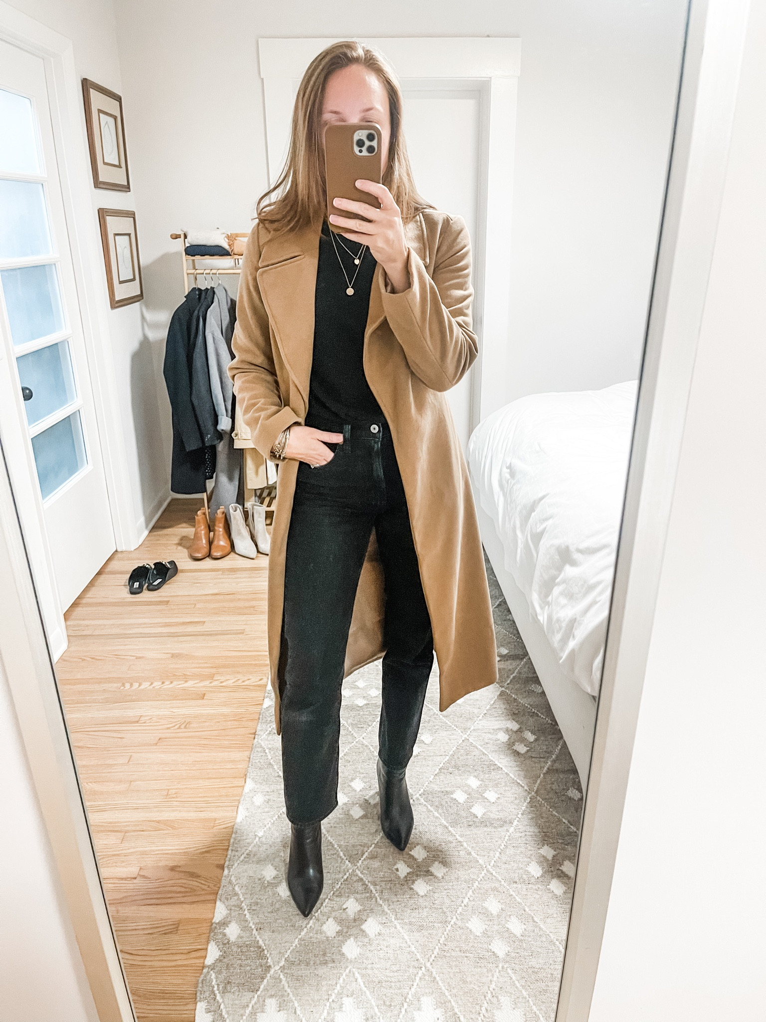 Fall capsule wardrobe, fall outfit ideas, magic jeans that go with any shoe 