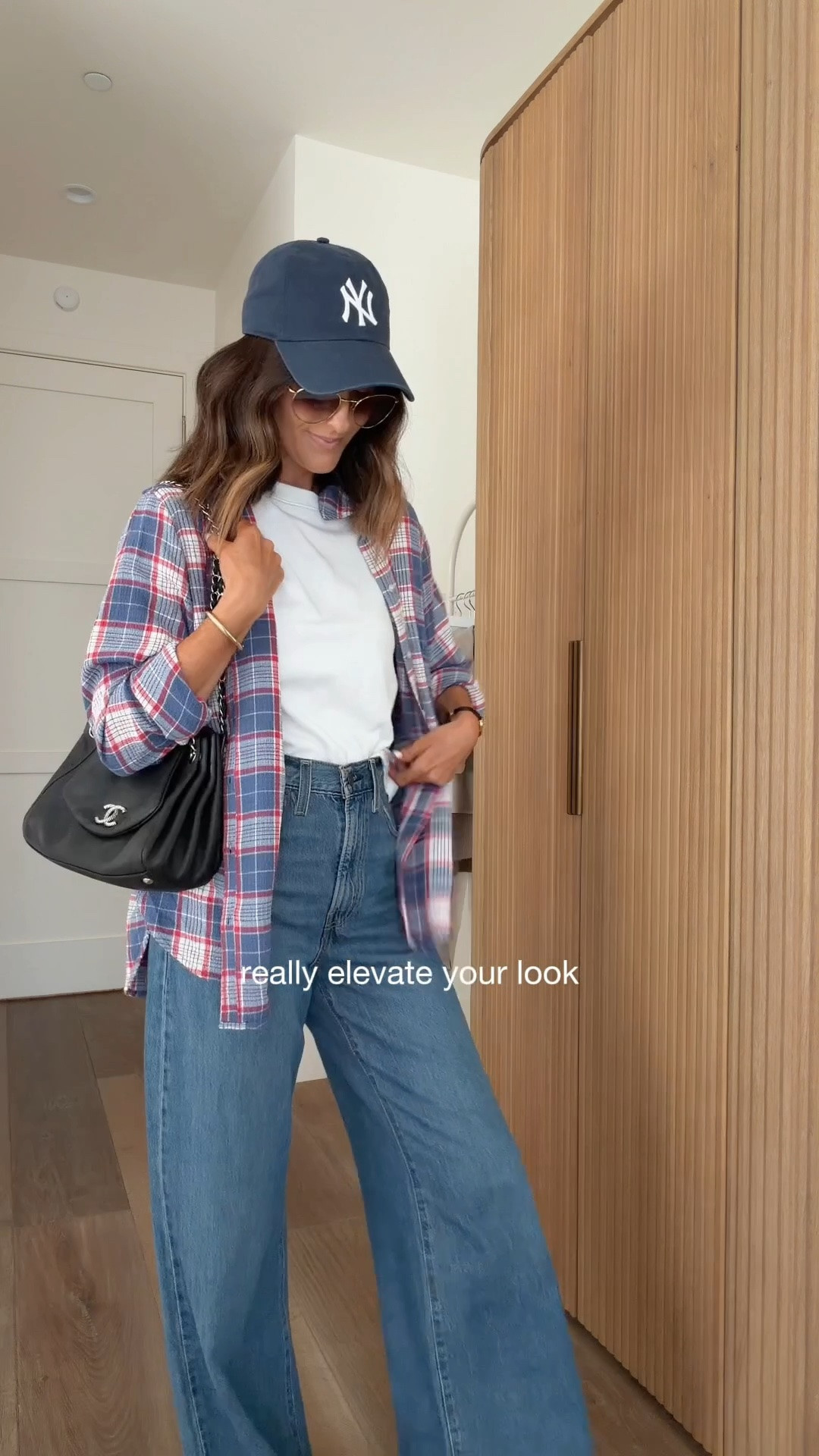 If flannel could be cashmere… this would be it! I’m just shy of 5-7” wearing the size small tee and flannel. Size 25 jeans #stylinbyaylin #aylin #target

#LTKSeasonal #LTKootd #LTKOver40