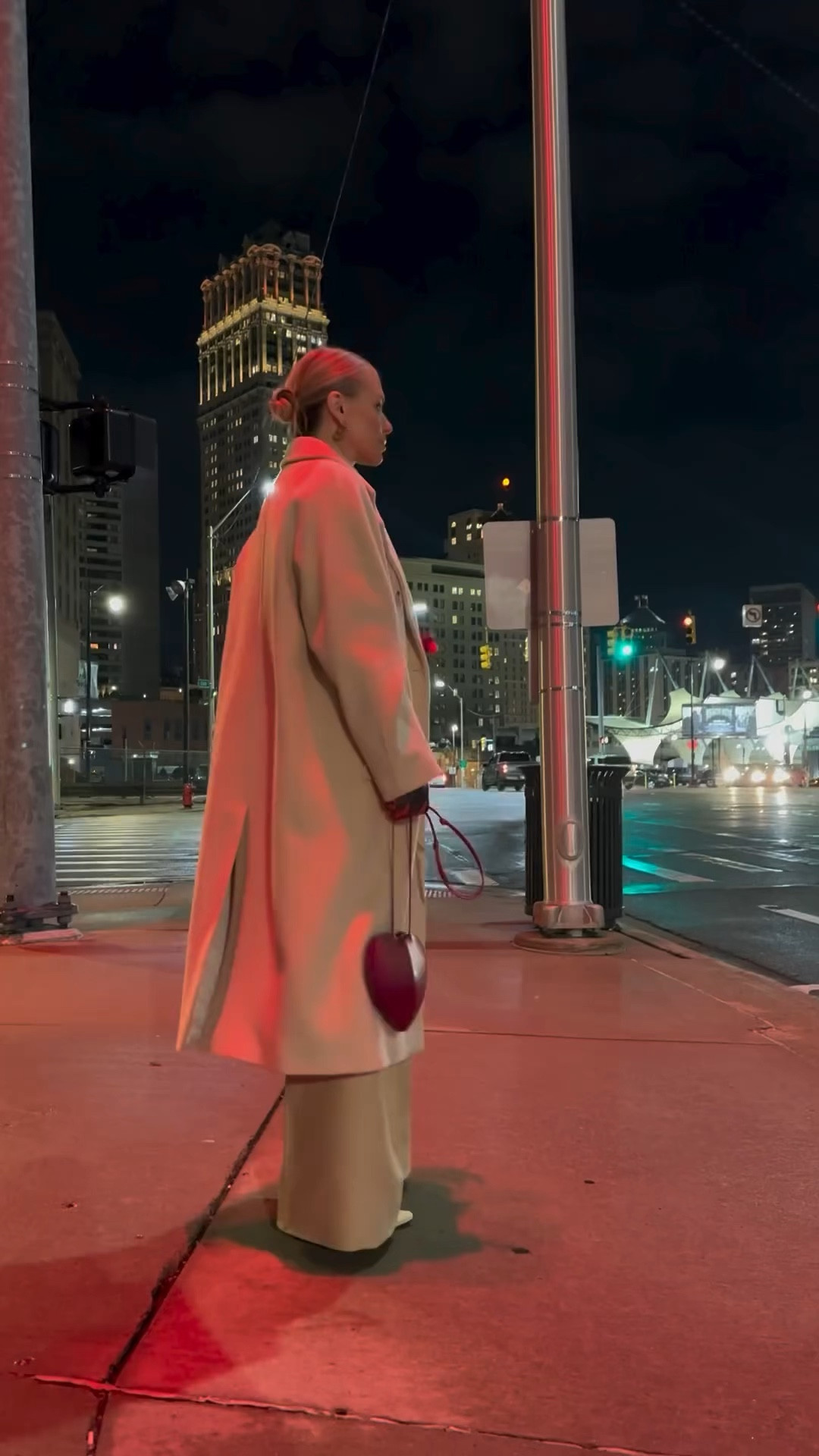 Evening look. Neutral outfit with a touch of red. Don’t be afraid to add accessories with interesting shapes, textures, standout colors. They will make your outfit more edgy and stylish.


#LTKitbag #LTKstyletip #LTKSeasonal