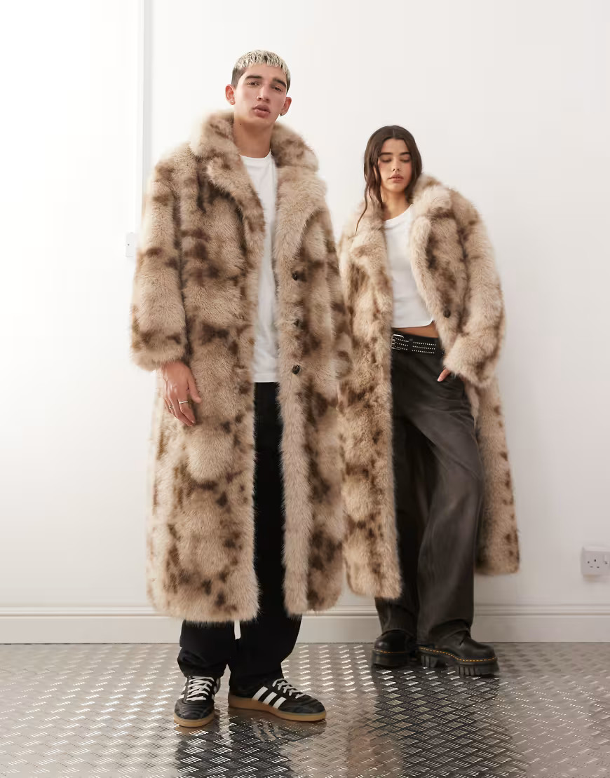 Reclaimed Vintage – Langer Unisex-Mantel aus Kunstpelz mit Schneeleopardenmuster-Weiß | ASOS (Global)